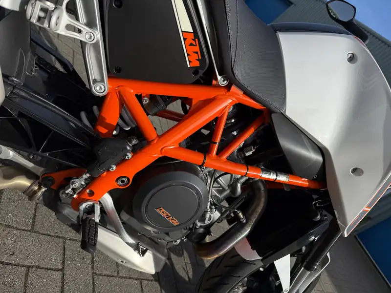 KTM 690 Duke - foto 2