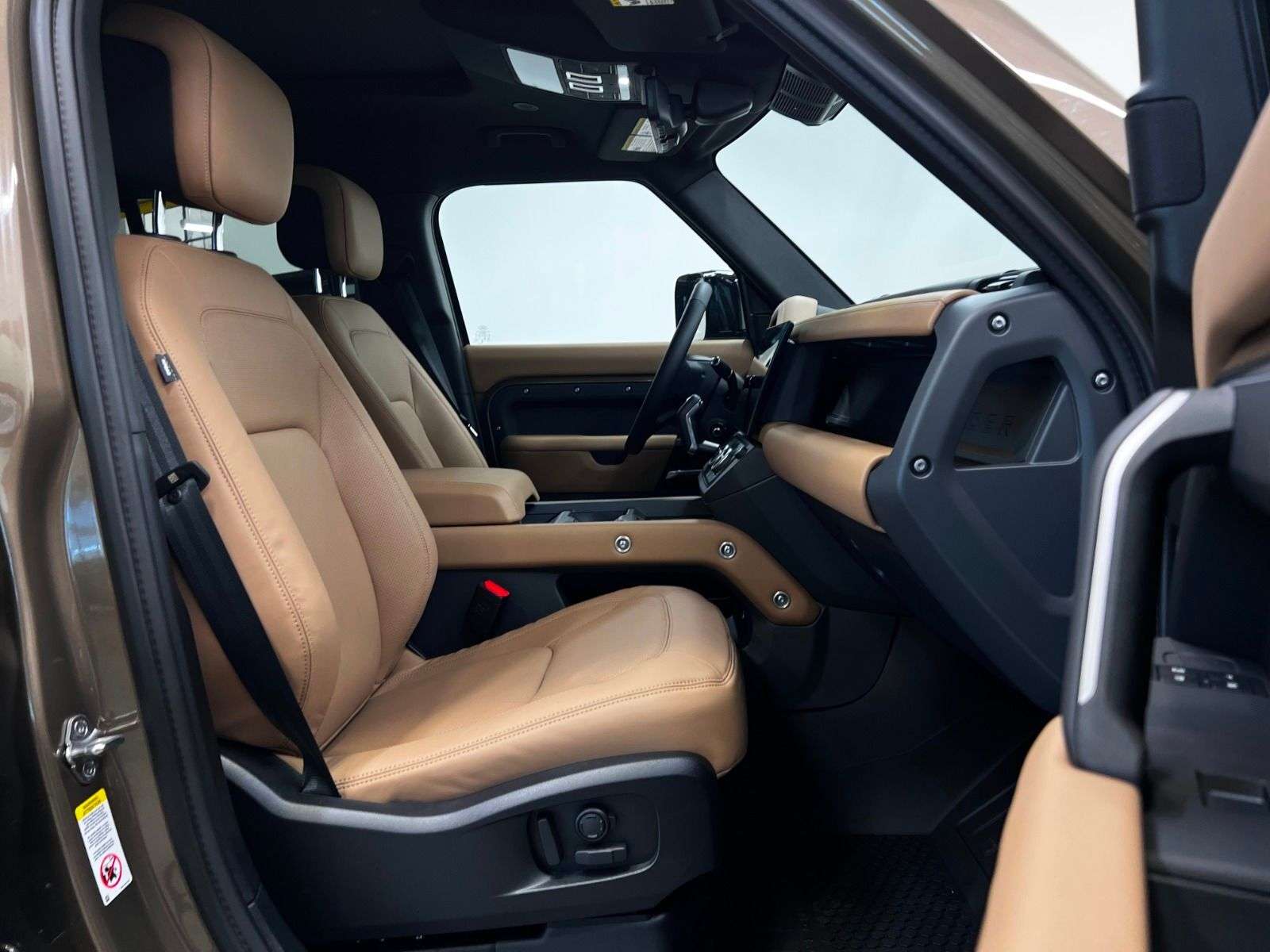 2026 Land Rover Defender 110 P400 X-DYNAMIC SE alt 5