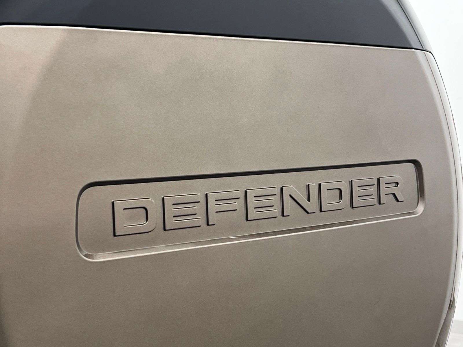 2026 Land Rover Defender 110 P400 X-DYNAMIC SE thumb 11