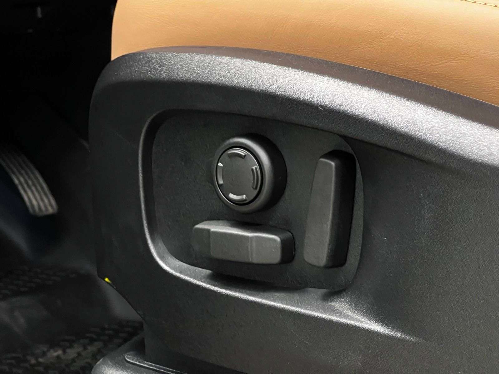 2026 Land Rover Defender 110 P400 X-DYNAMIC SE thumb 31