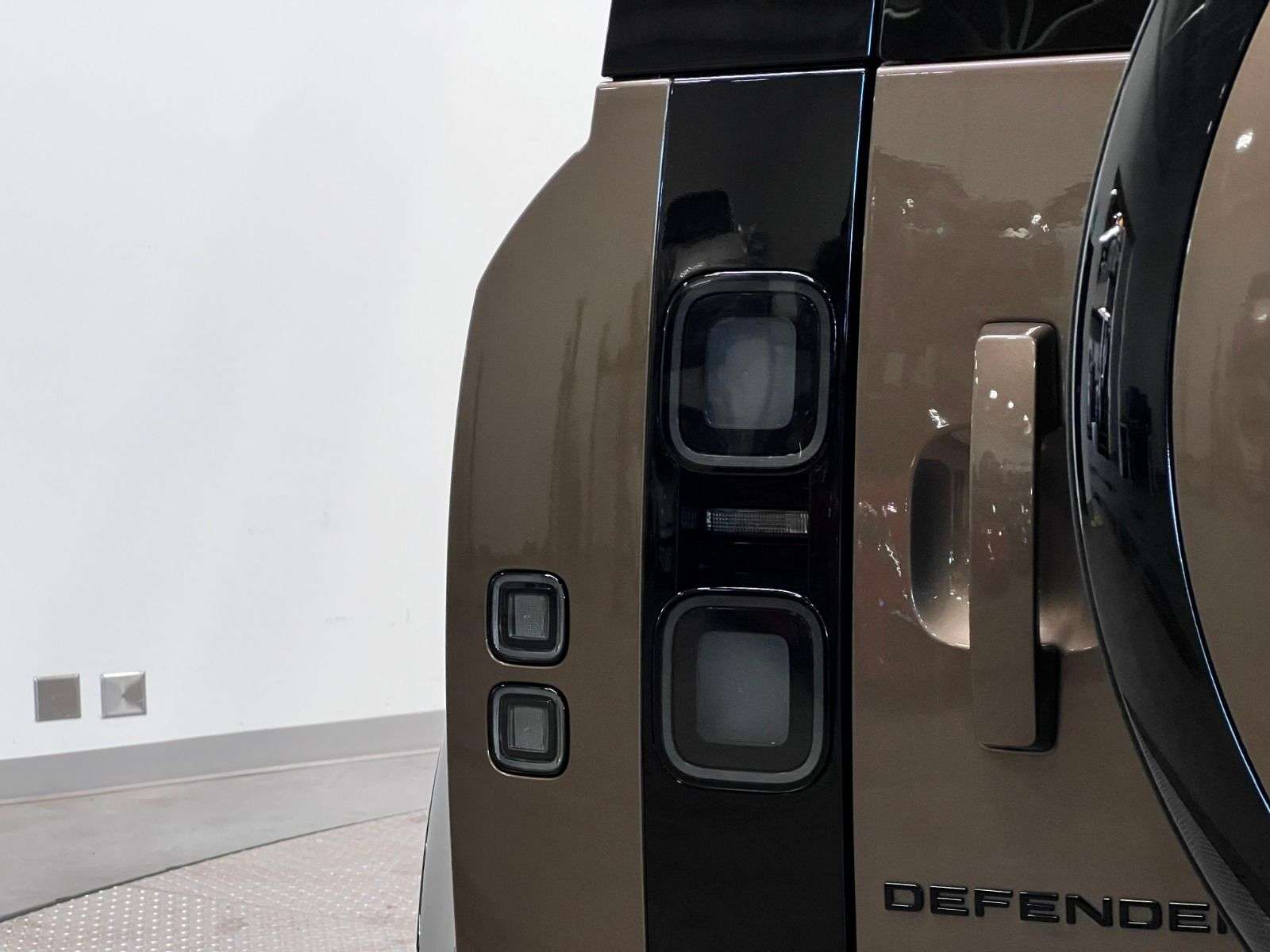 2026 Land Rover Defender 110 P400 X-DYNAMIC SE thumb 14