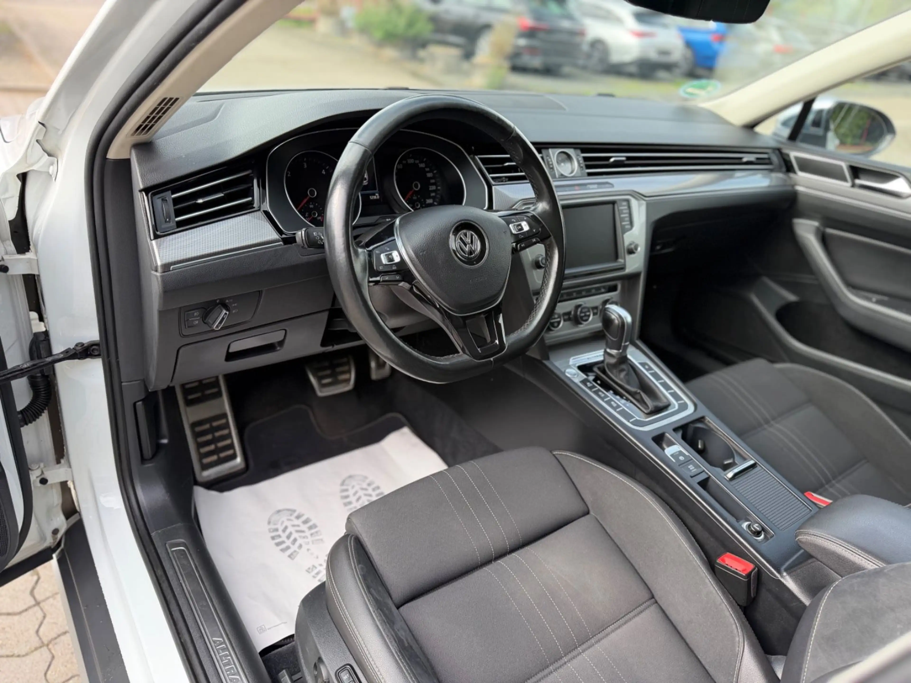 Volkswagen Passat Alltrack 2.0 TDI DSG 4Motion 190 PS — photo 12