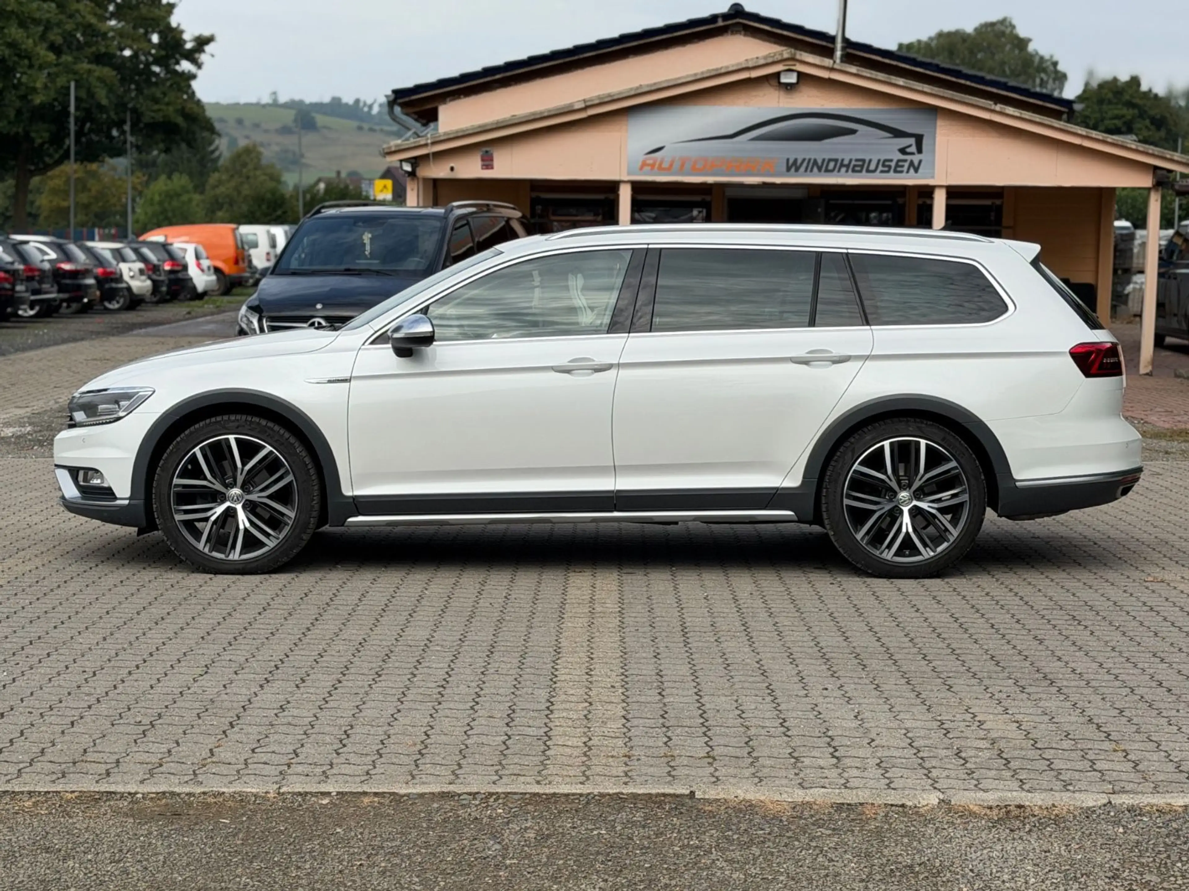 Volkswagen Passat Alltrack 2.0 TDI DSG 4Motion 190 PS — photo 2