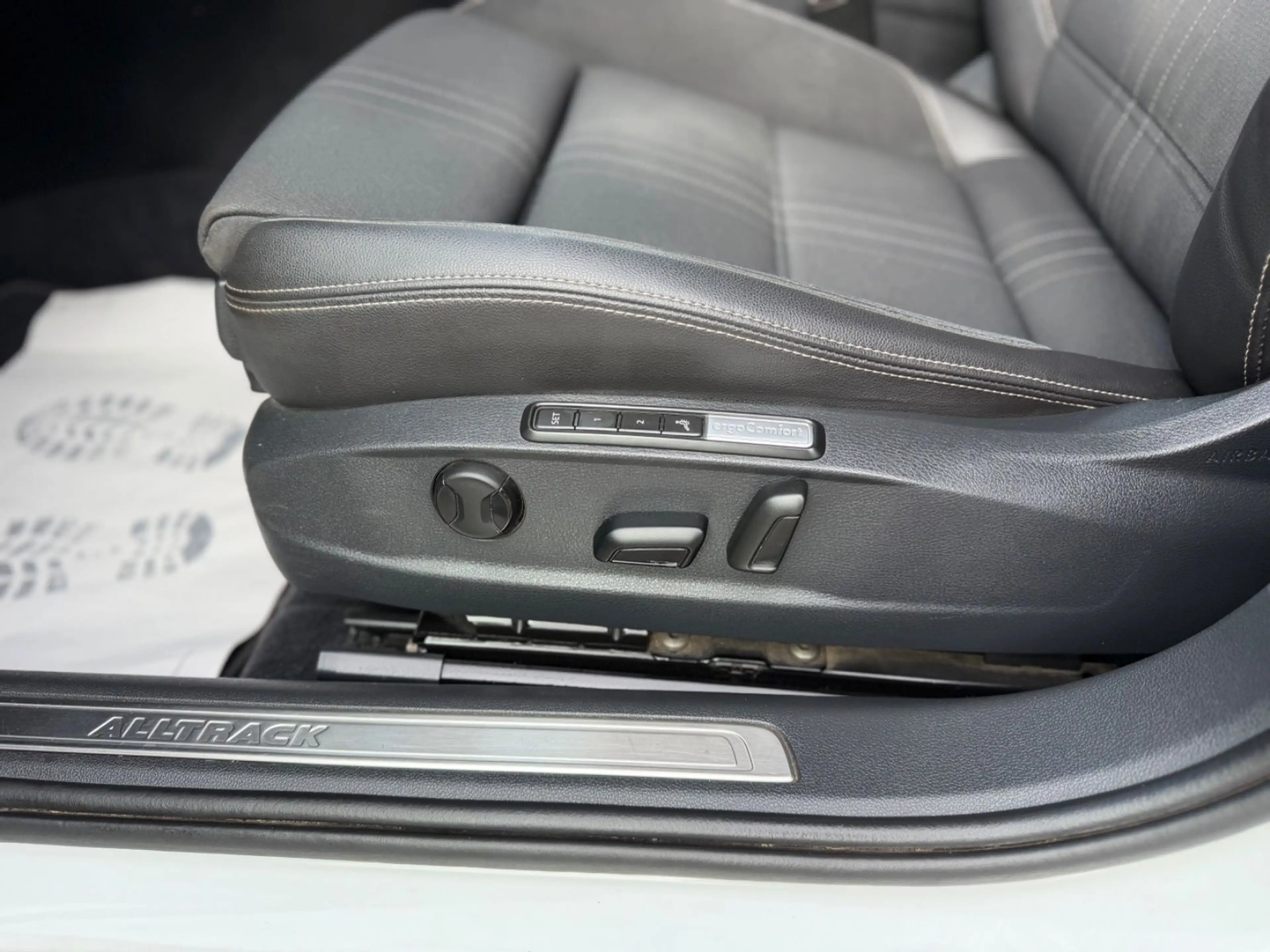 Volkswagen Passat Alltrack 2.0 TDI DSG 4Motion 190 PS — photo 14