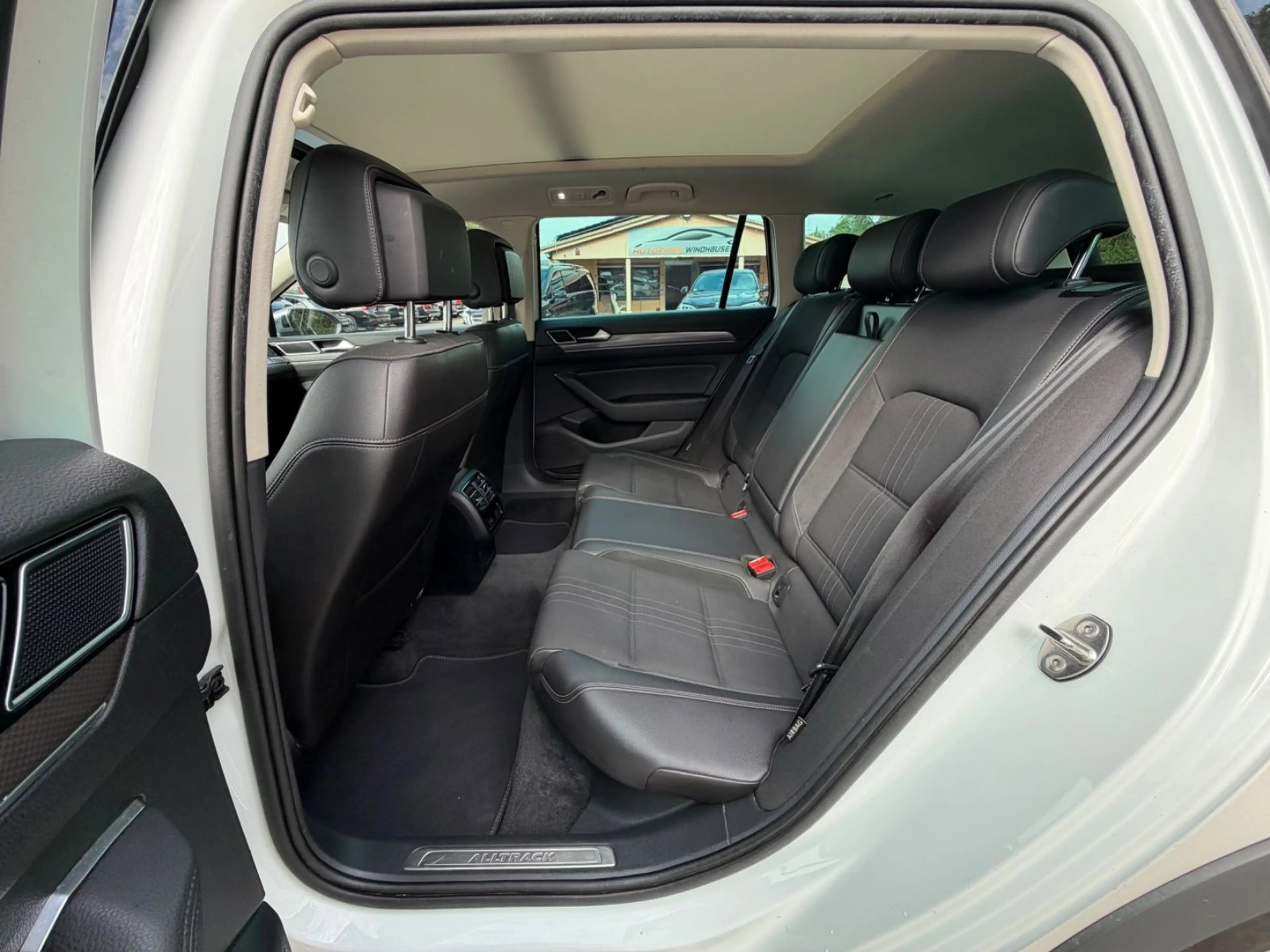 Volkswagen Passat Alltrack 2.0 TDI DSG 4Motion 190 PS — photo 15