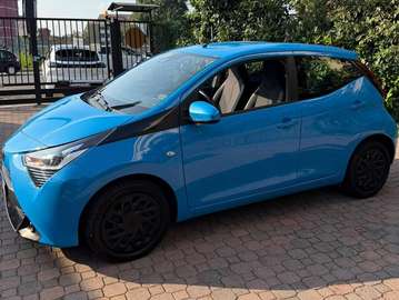 Aygo II 2018 5p 5p 1.0 x-play 72cv