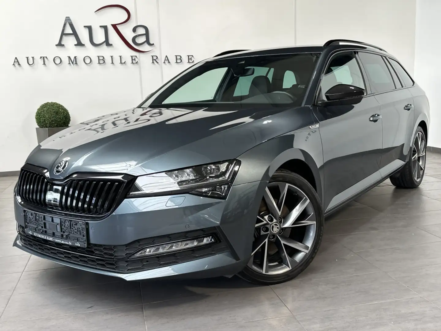 Skoda Superb Combi 2.0 TDI DSG 4X4 Sportline NAV+LED Szary - 2