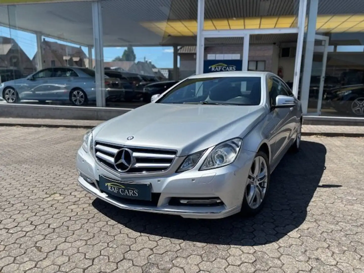 Mercedes-Benz E 220 CDI DPF Coupe | GARANTIE | CARPASS | 103.768KM! | Argent - 1