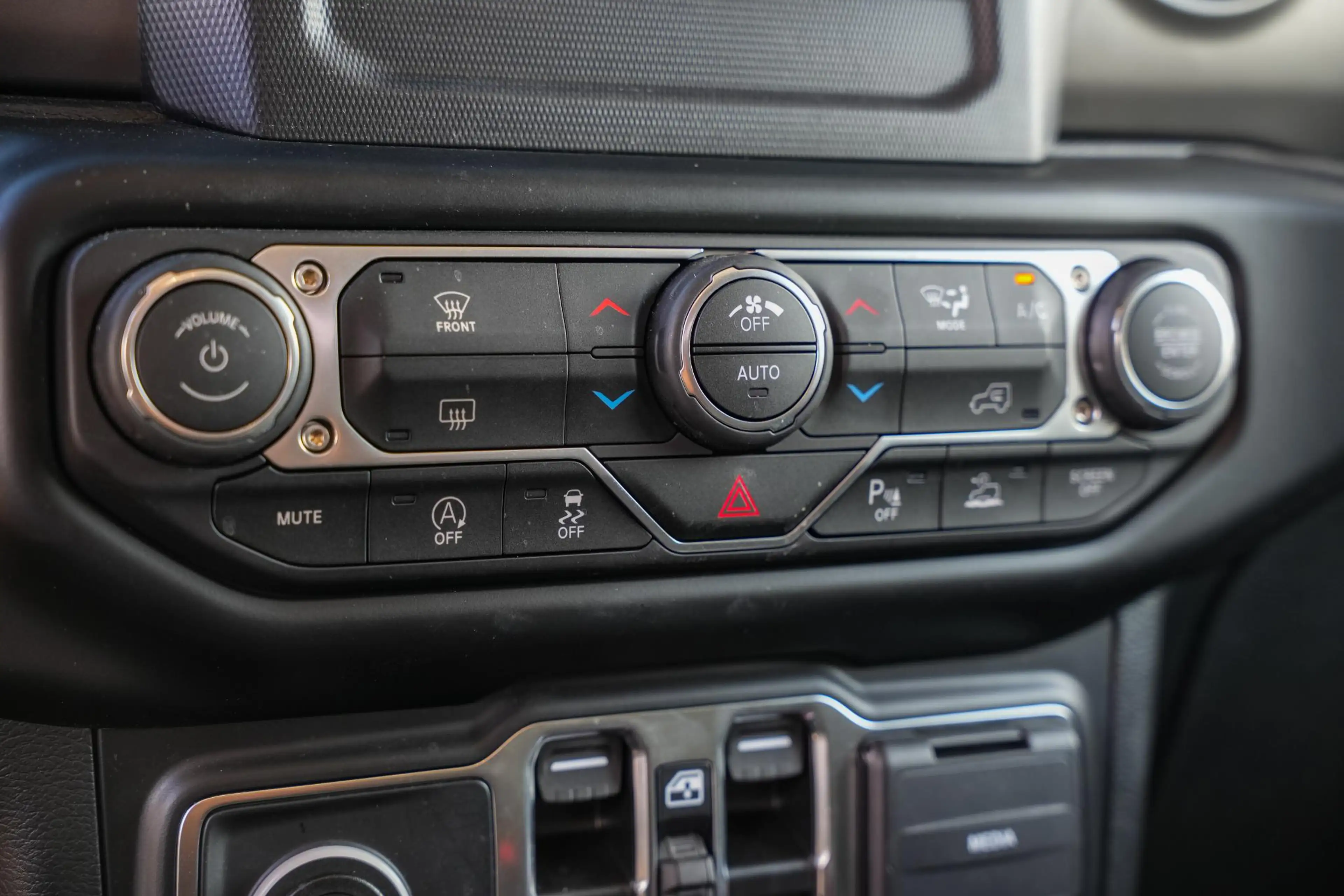 Jeep Gladiator sport 3.6 V6 Grijs Kenteken Camera Cruise Carplay — photo 17