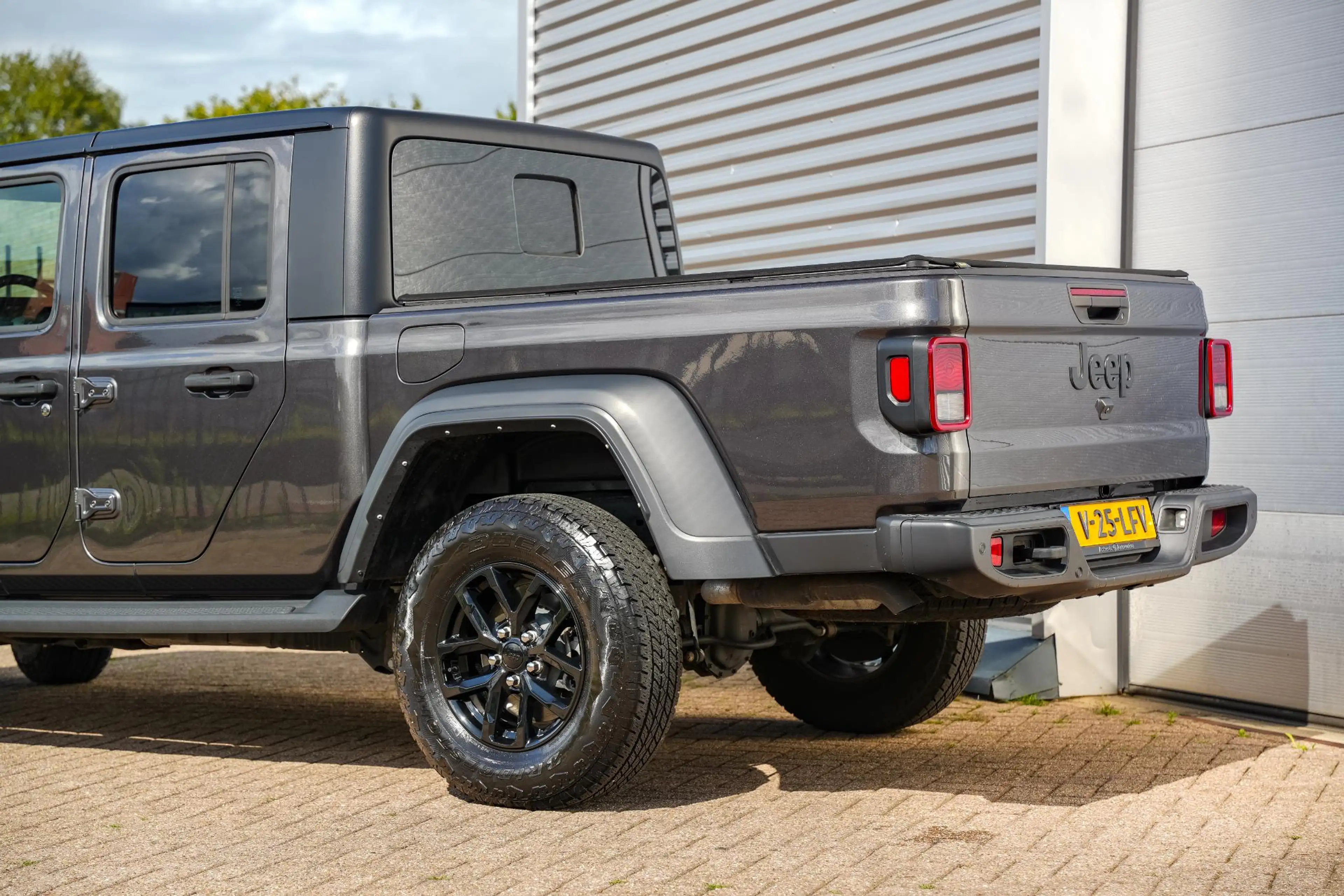 Jeep Gladiator sport 3.6 V6 Grijs Kenteken Camera Cruise Carplay — photo 30