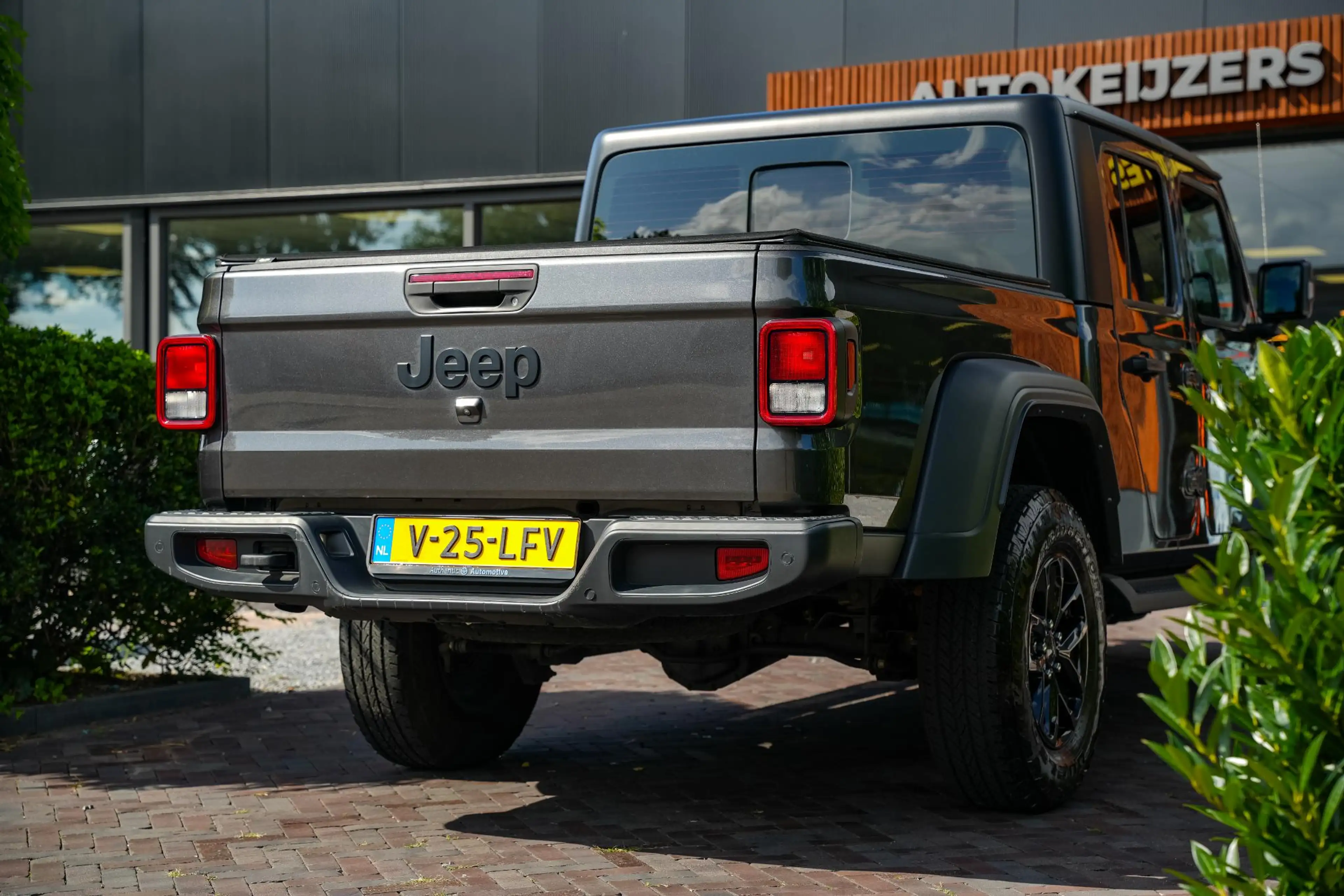 Jeep Gladiator sport 3.6 V6 Grijs Kenteken Camera Cruise Carplay — photo 11
