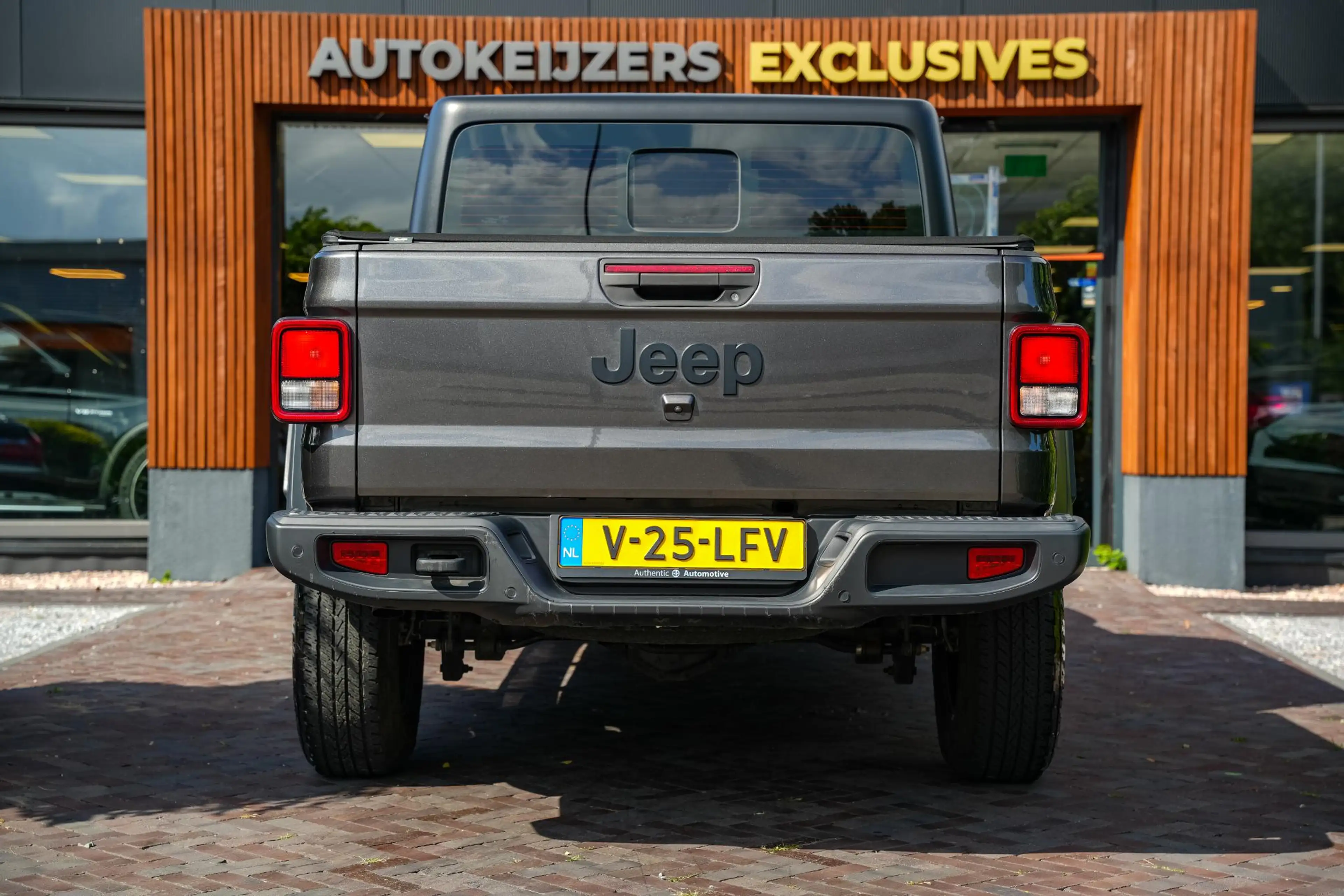 Jeep Gladiator sport 3.6 V6 Grijs Kenteken Camera Cruise Carplay — photo 9