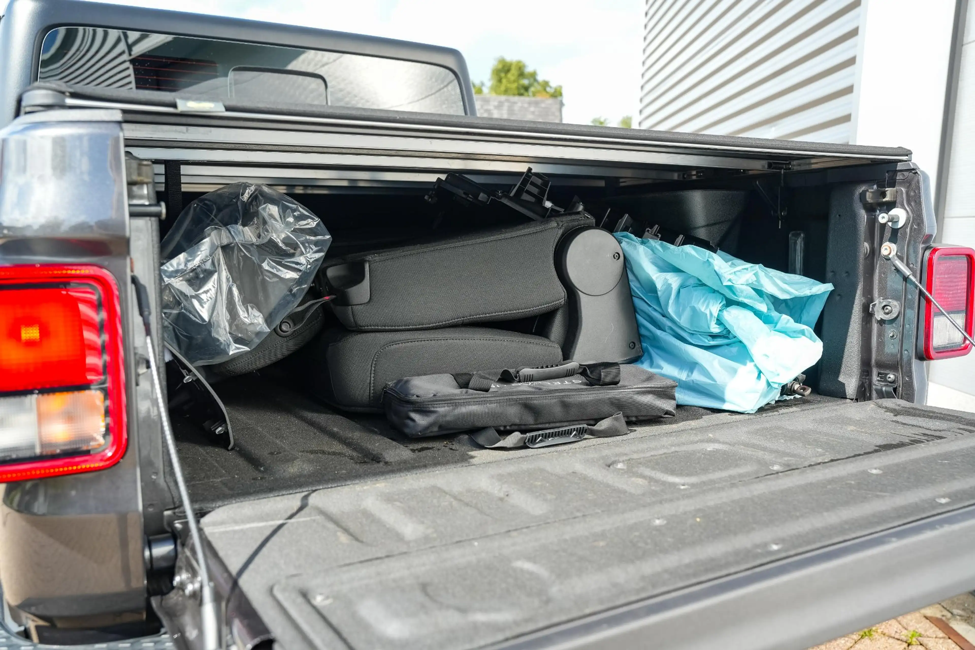 Jeep Gladiator sport 3.6 V6 Grijs Kenteken Camera Cruise Carplay — photo 25