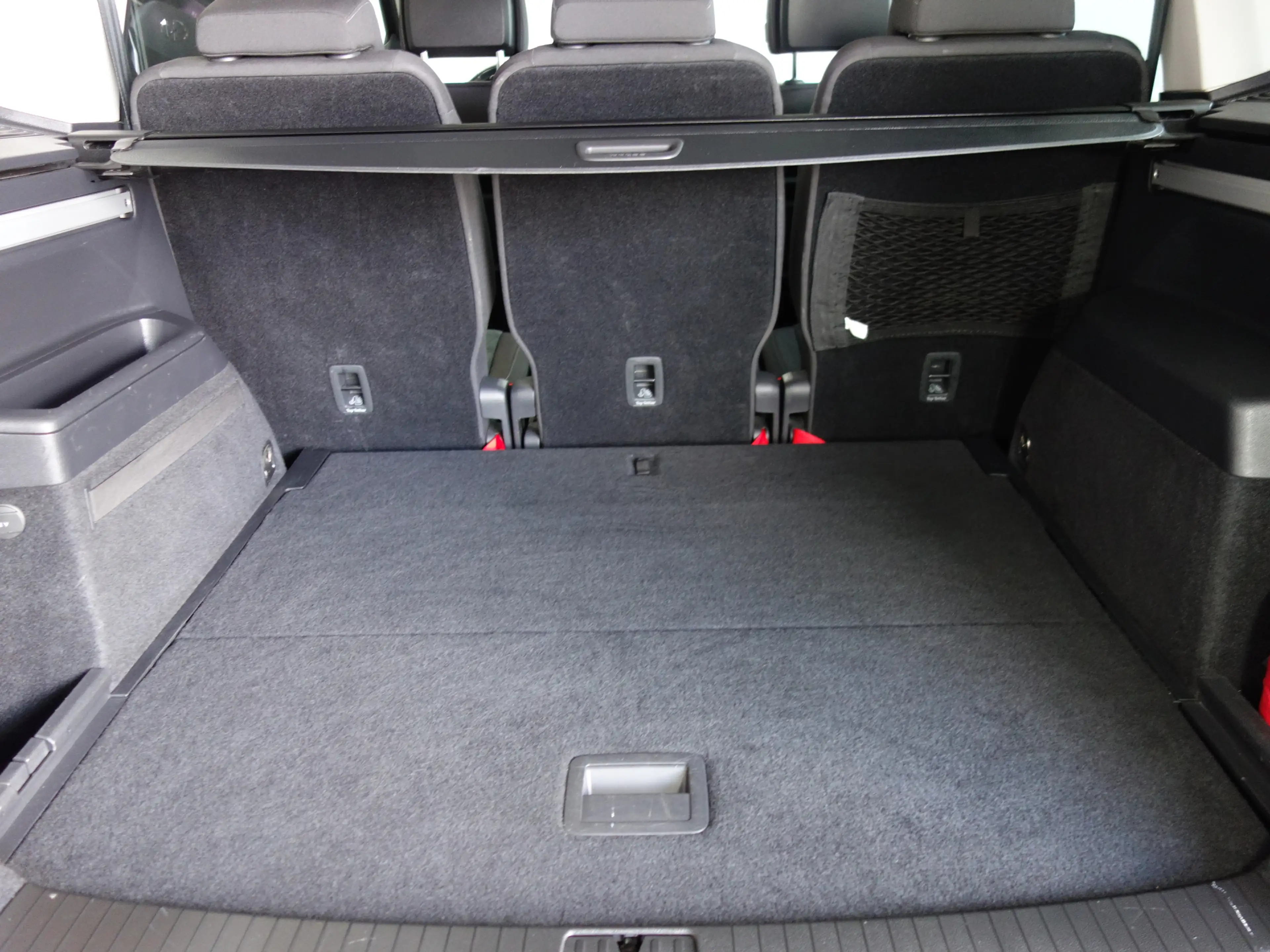 Volkswagen Touran Highline DSG LED Navi SHZ Panorama PDC — photo 10