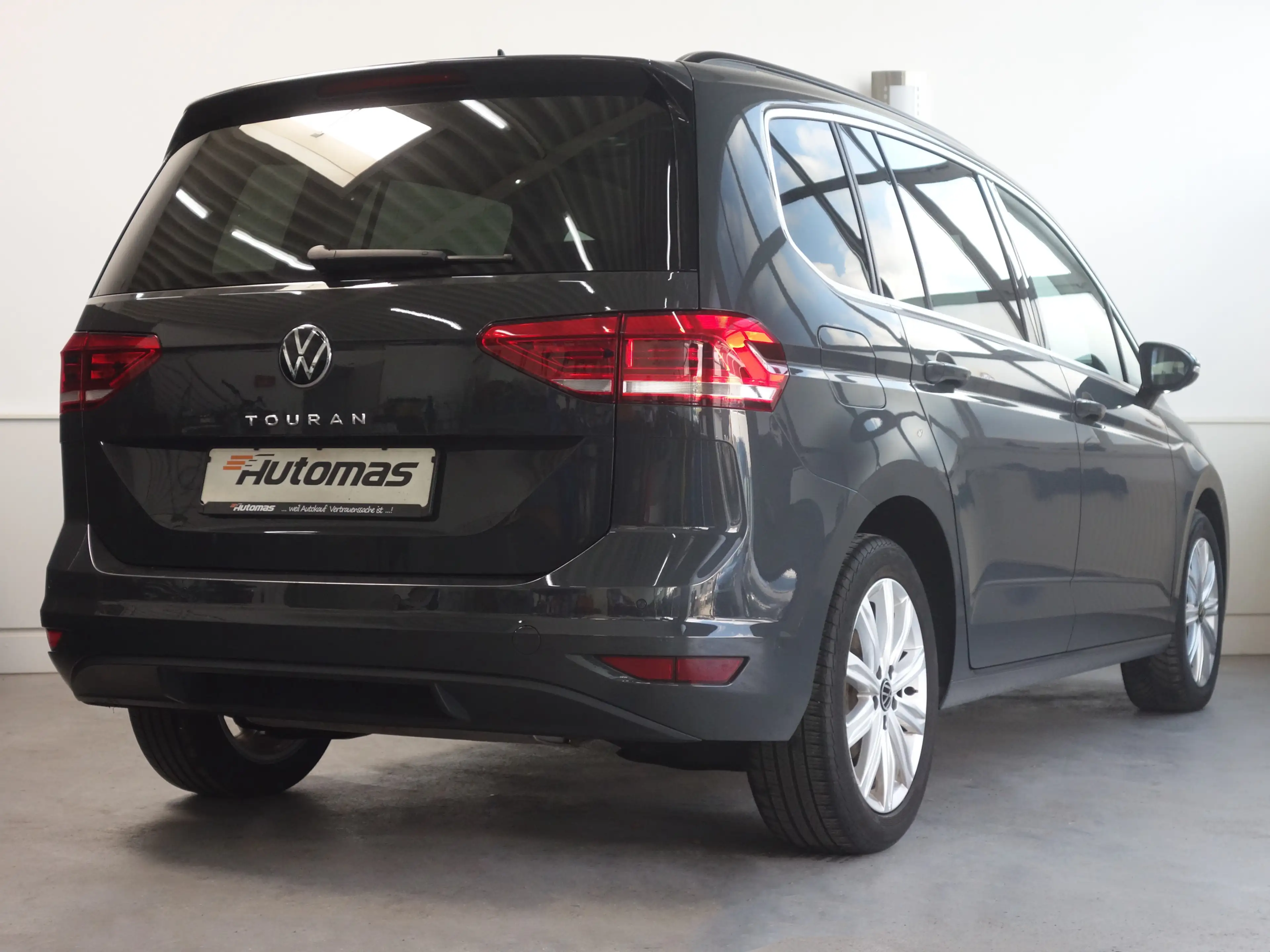 Volkswagen Touran Highline DSG LED Navi SHZ Panorama PDC — photo 3