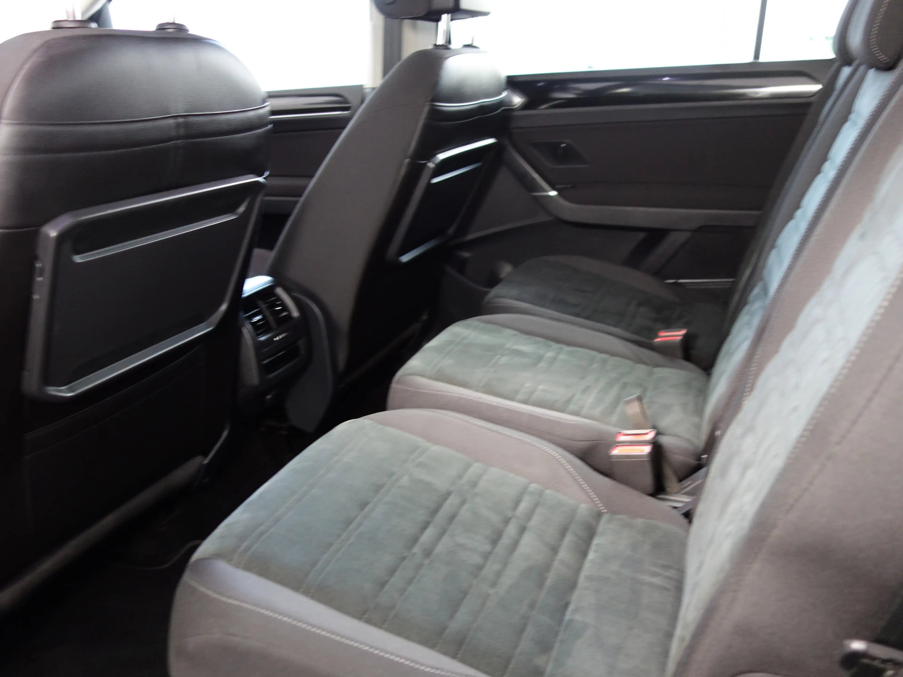 Volkswagen Touran Highline DSG LED Navi SHZ Panorama PDC — photo 8