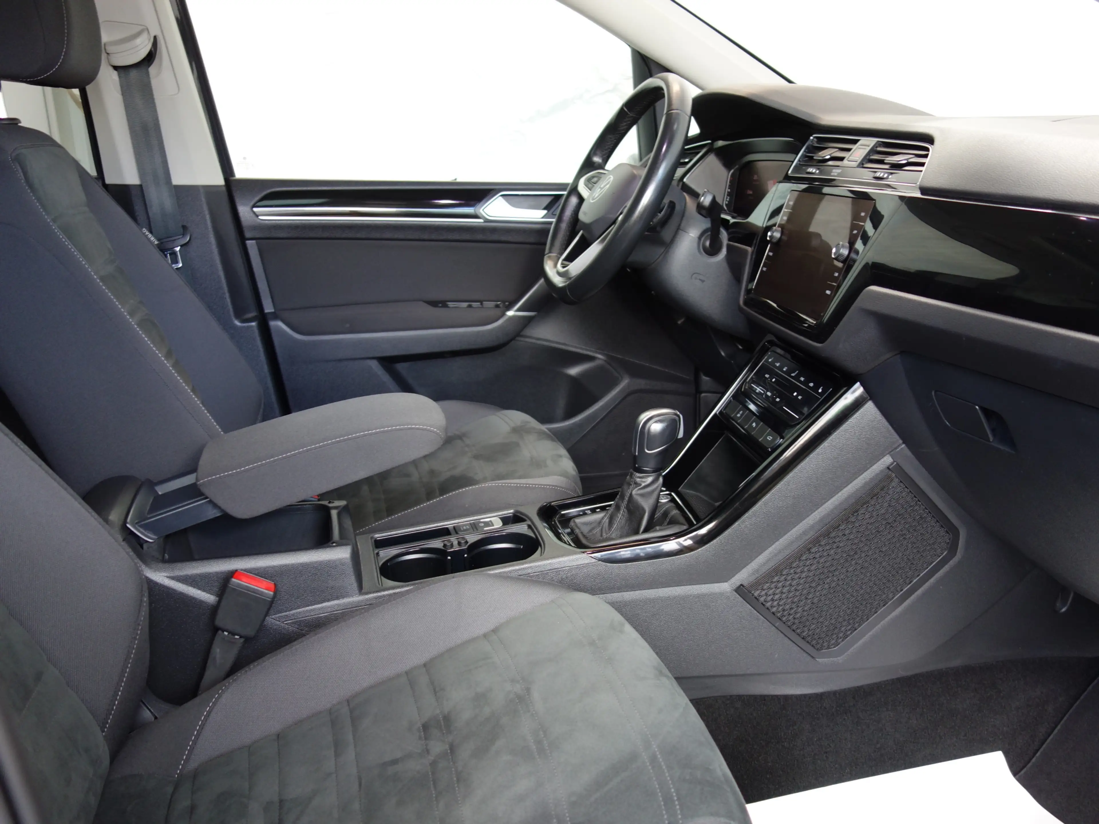 Volkswagen Touran Highline DSG LED Navi SHZ Panorama PDC — photo 7