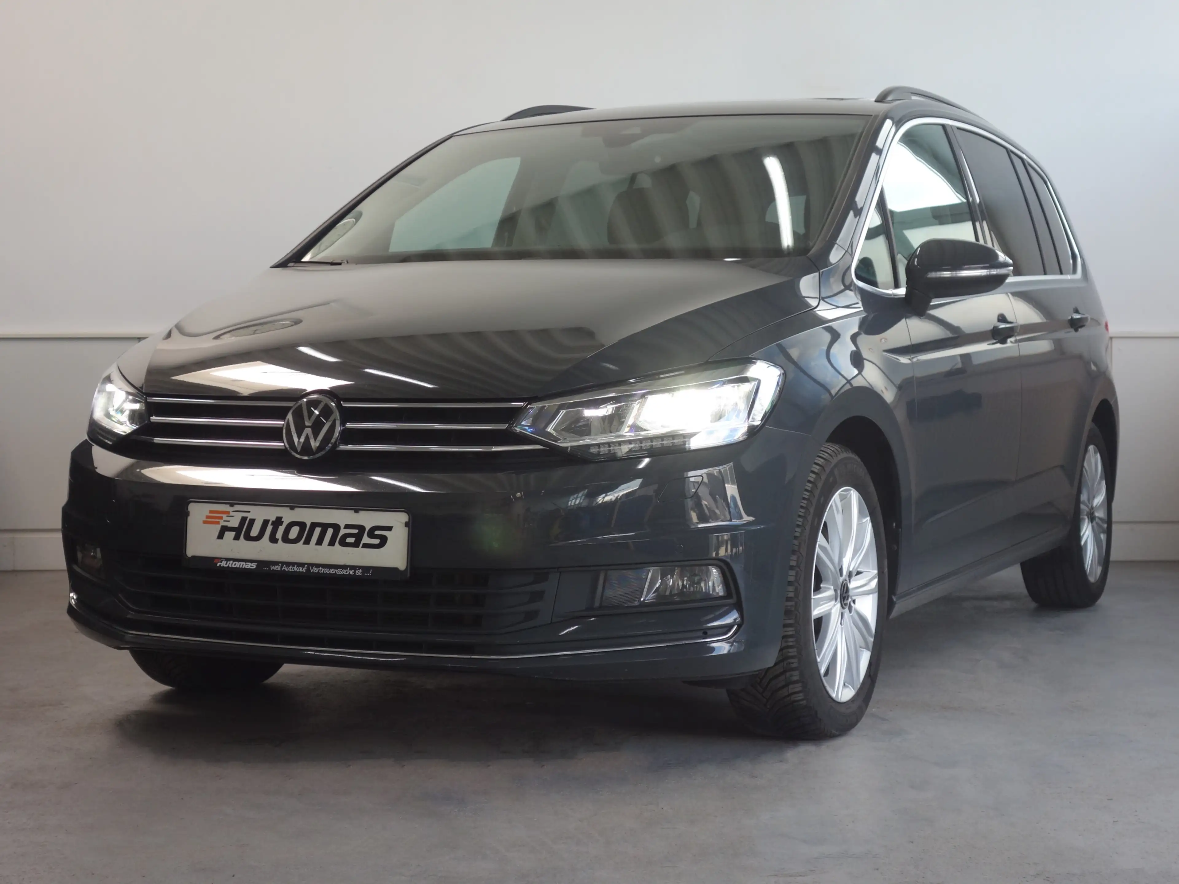 Volkswagen Touran Highline DSG LED Navi SHZ Panorama PDC — photo 2