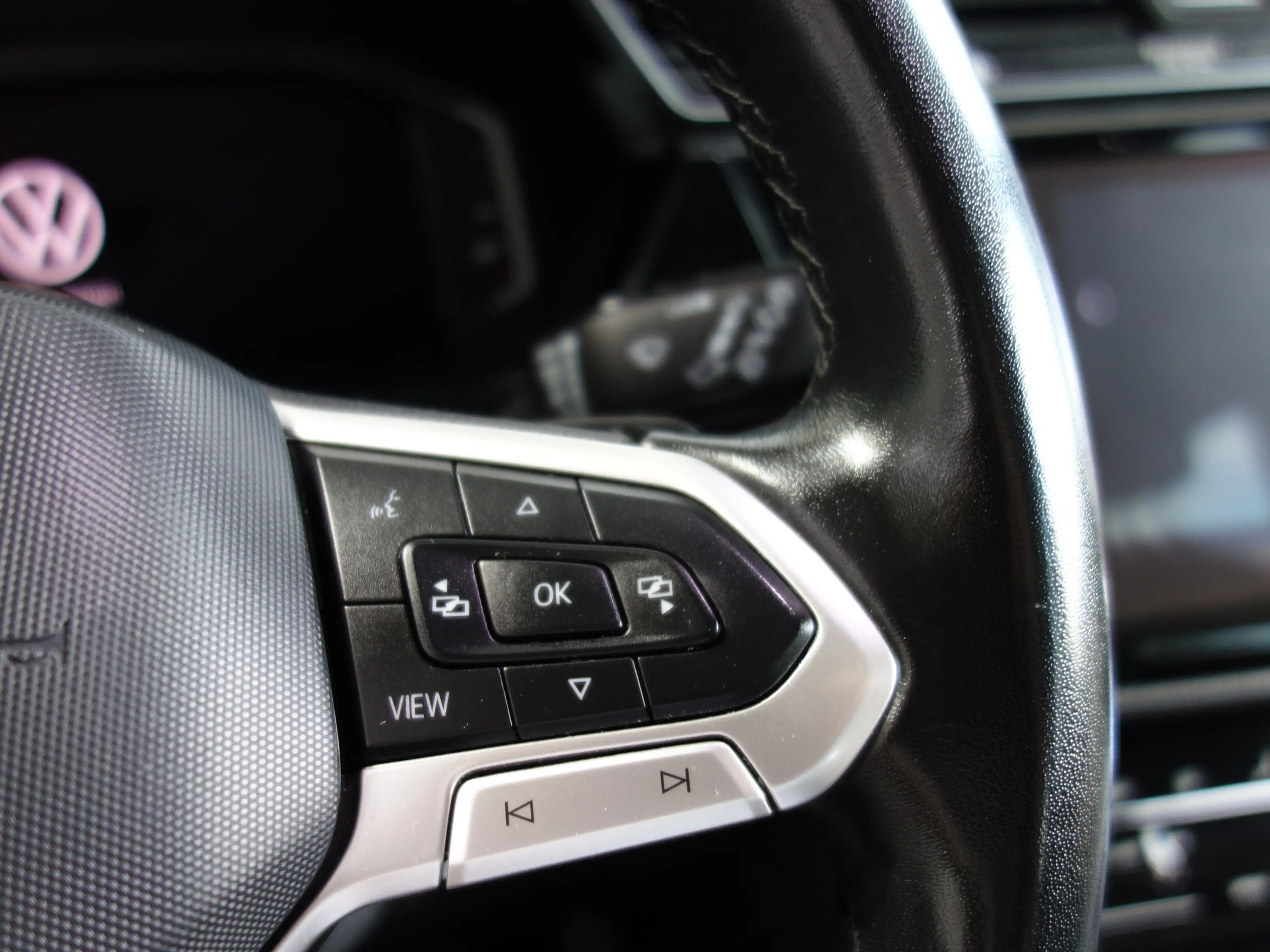 Volkswagen Touran Highline DSG LED Navi SHZ Panorama PDC — photo 13