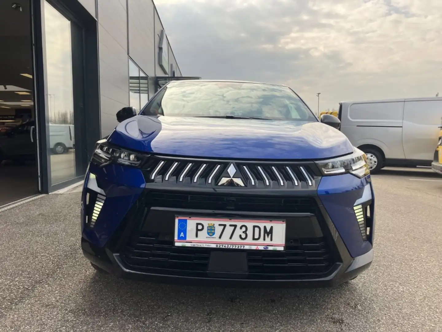 Mitsubishi Grandis 1,8 HEV Intense S+C+T 26 Blau - 2
