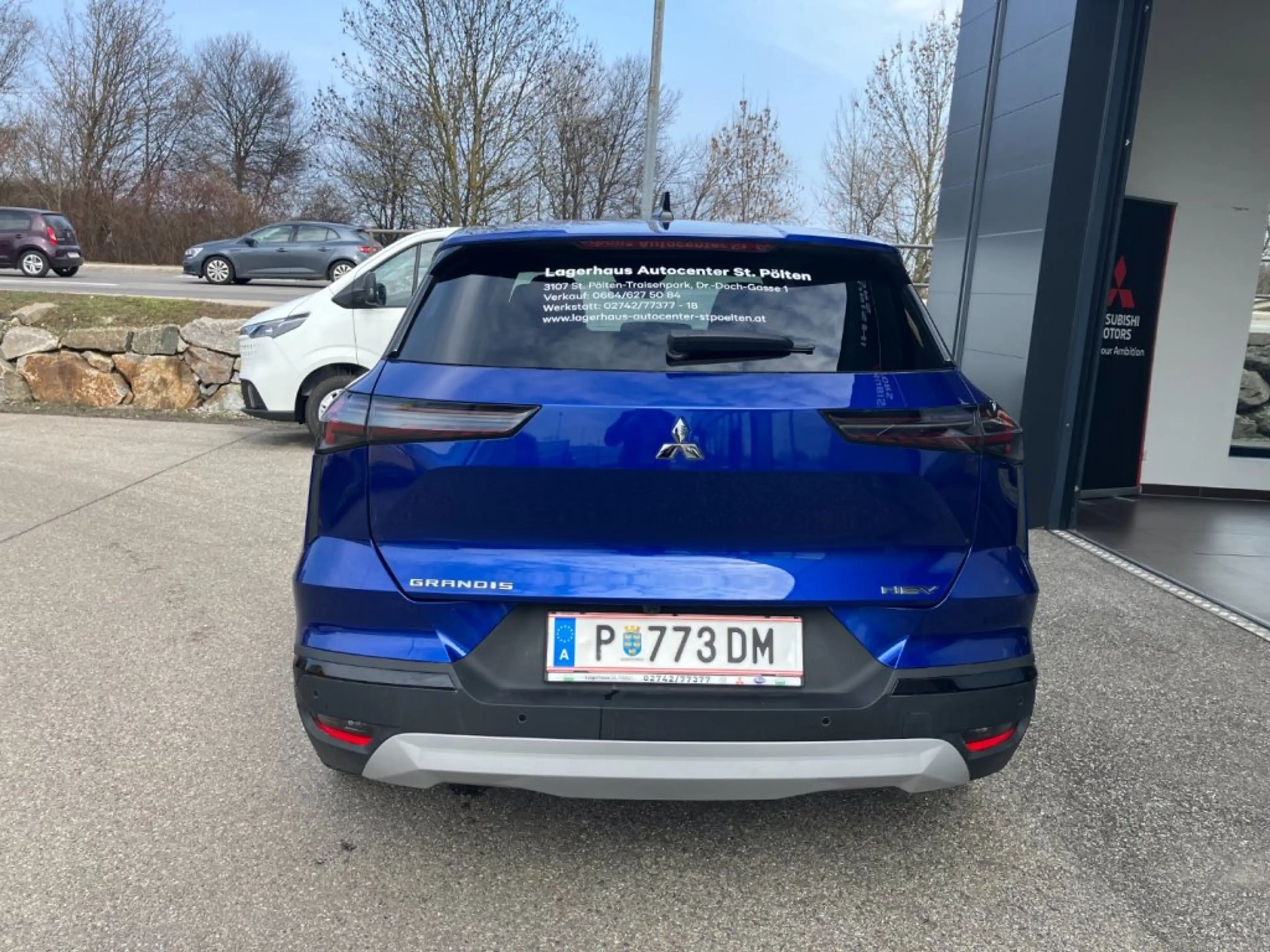 Mitsubishi Grandis 1,8 HEV Intense S+C+T 26 — photo 4