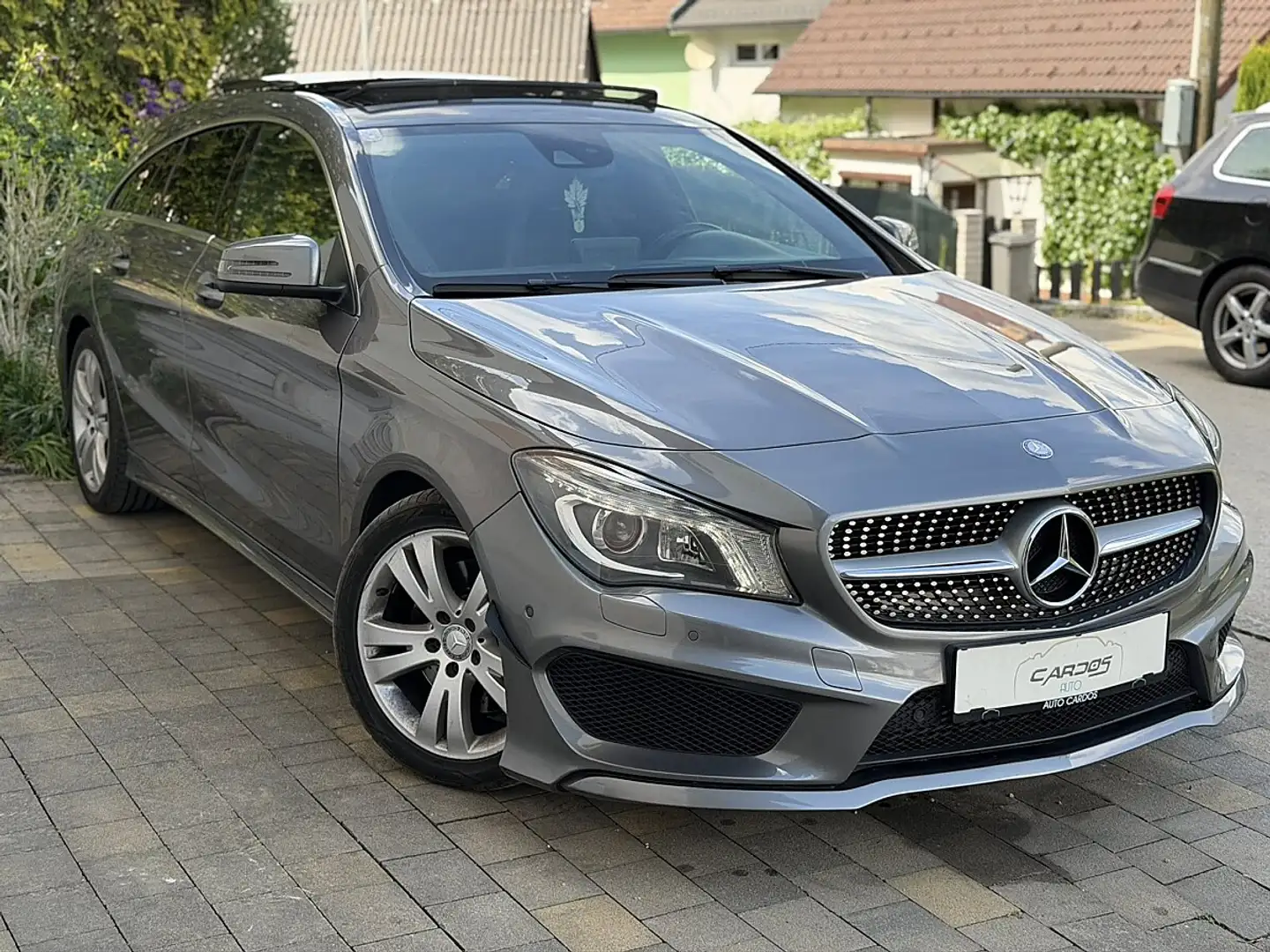 Mercedes-Benz CLA 220 d Shooting Brake 4MATIC Aut. Grau - 1