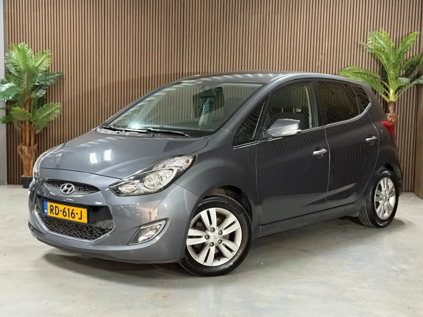 Hyundai iX20 1.4i i-Motion Grijs - 1