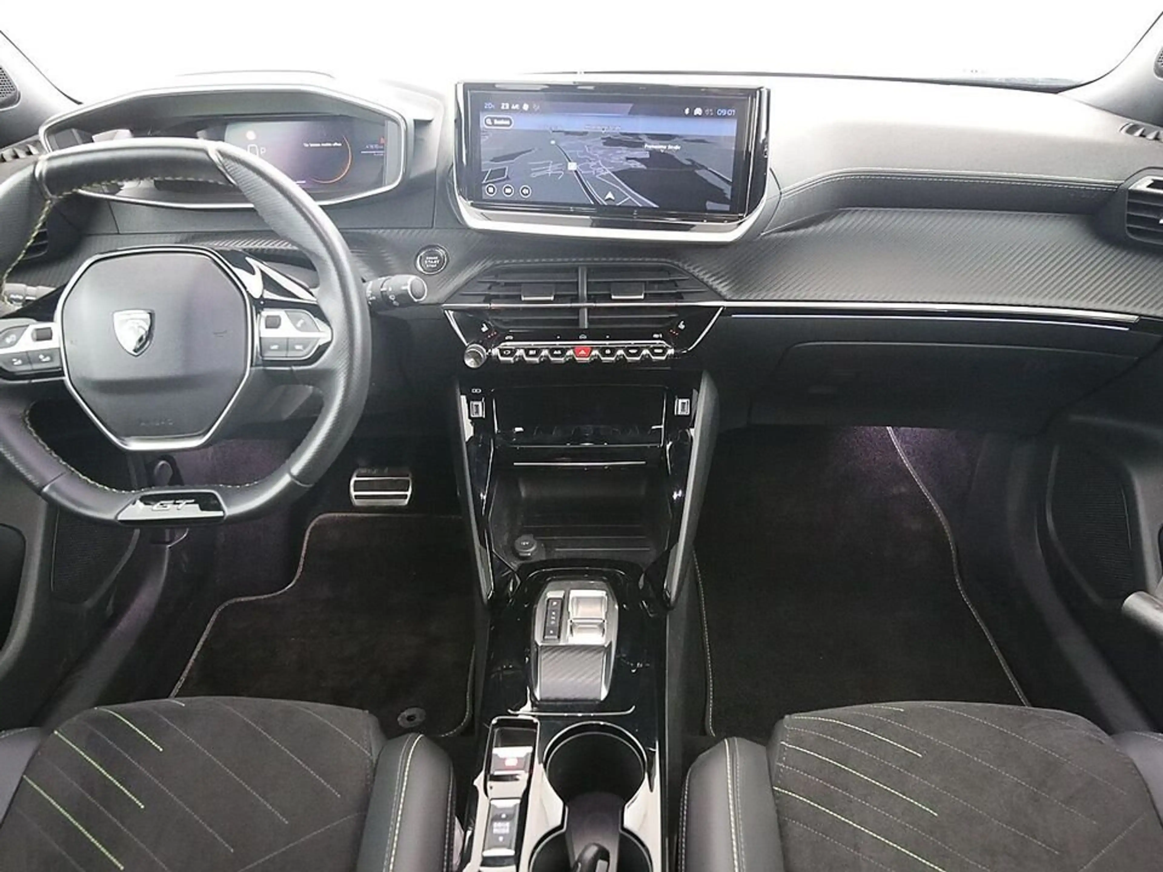 Peugeot e-2008 GT 54kWh Aut LED SKY NAVI LEDER SITZHZG — photo 11
