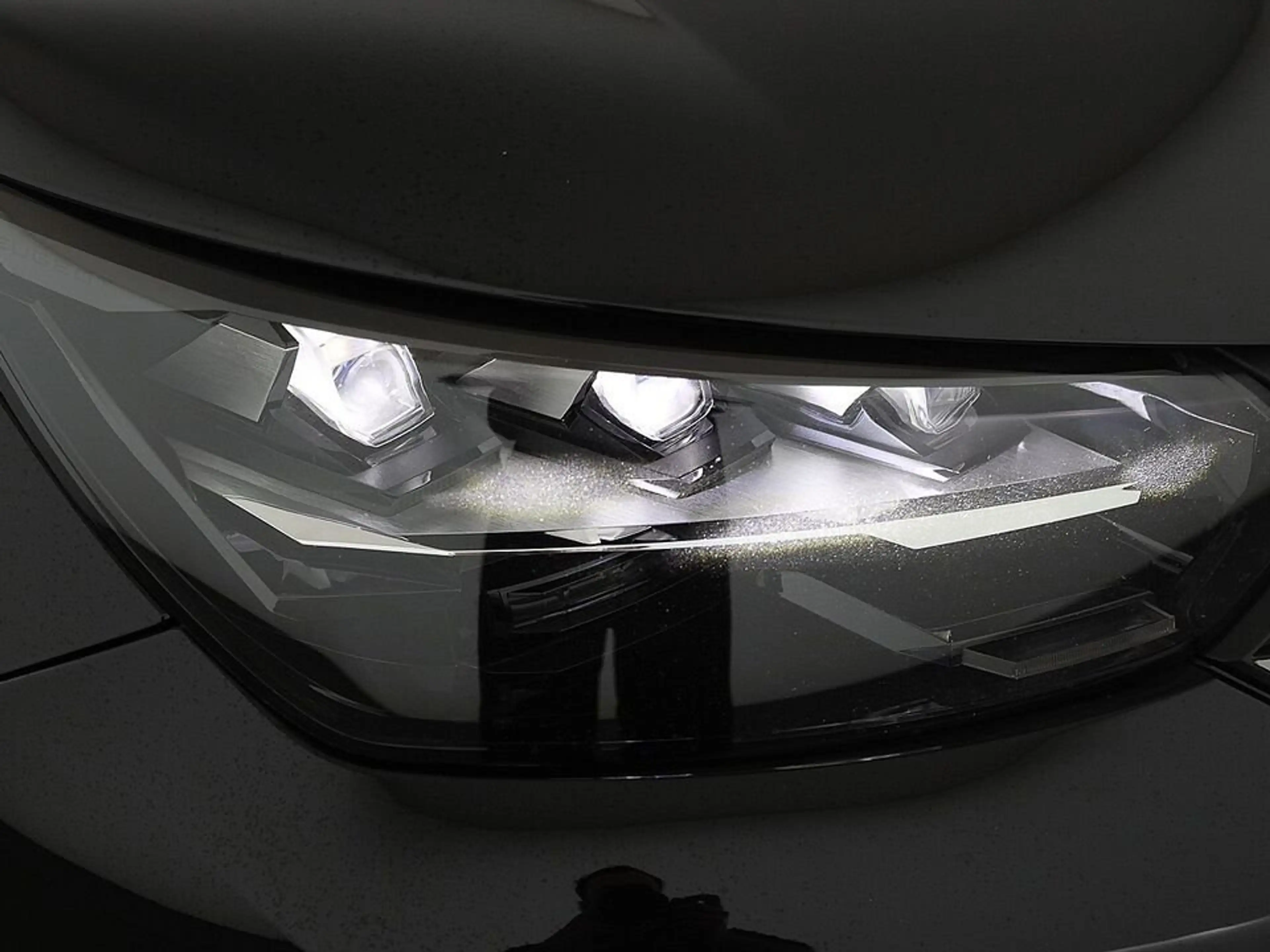 Peugeot e-2008 GT 54kWh Aut LED SKY NAVI LEDER SITZHZG — photo 10