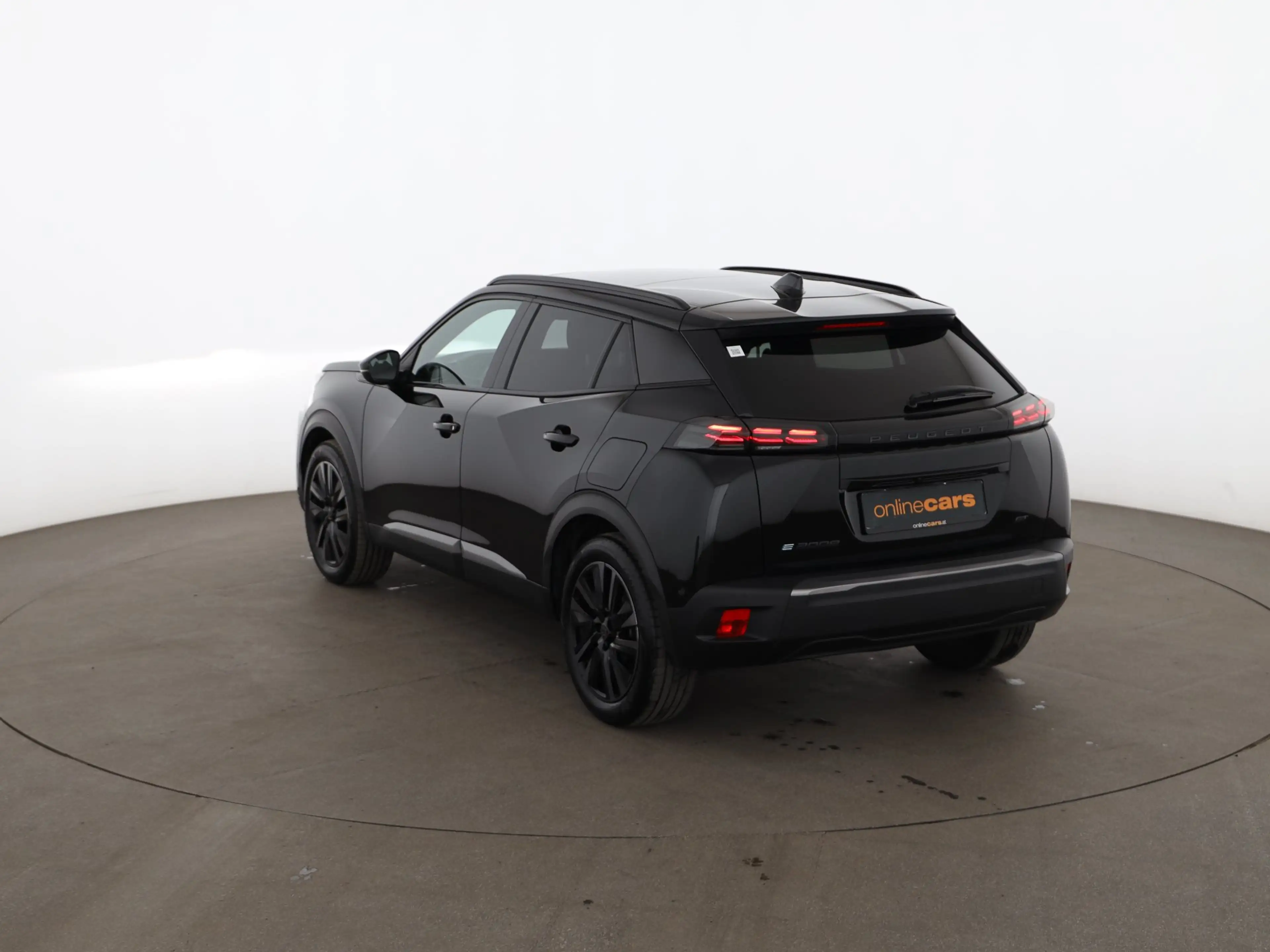 Peugeot e-2008 GT 54kWh Aut LED SKY NAVI LEDER SITZHZG — photo 7