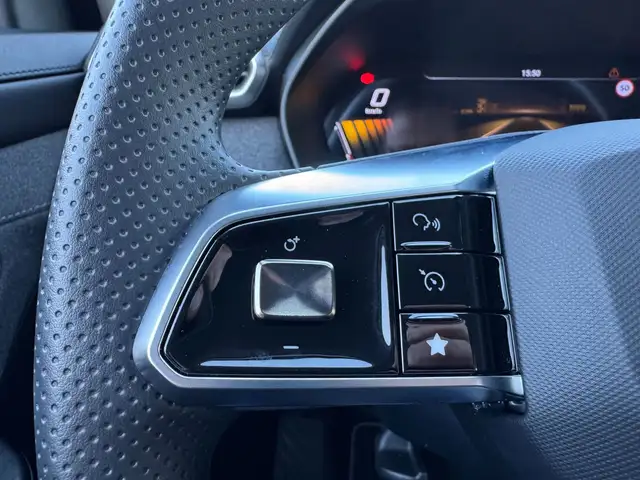 MG ZS view 12