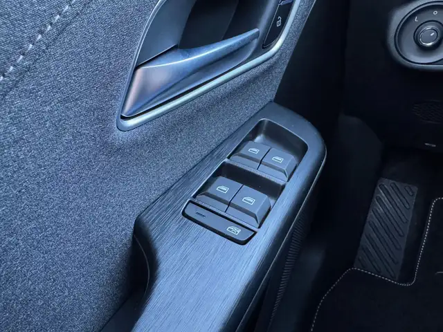 MG ZS view 16