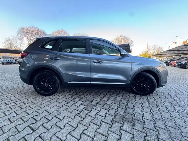 MG ZS view 3