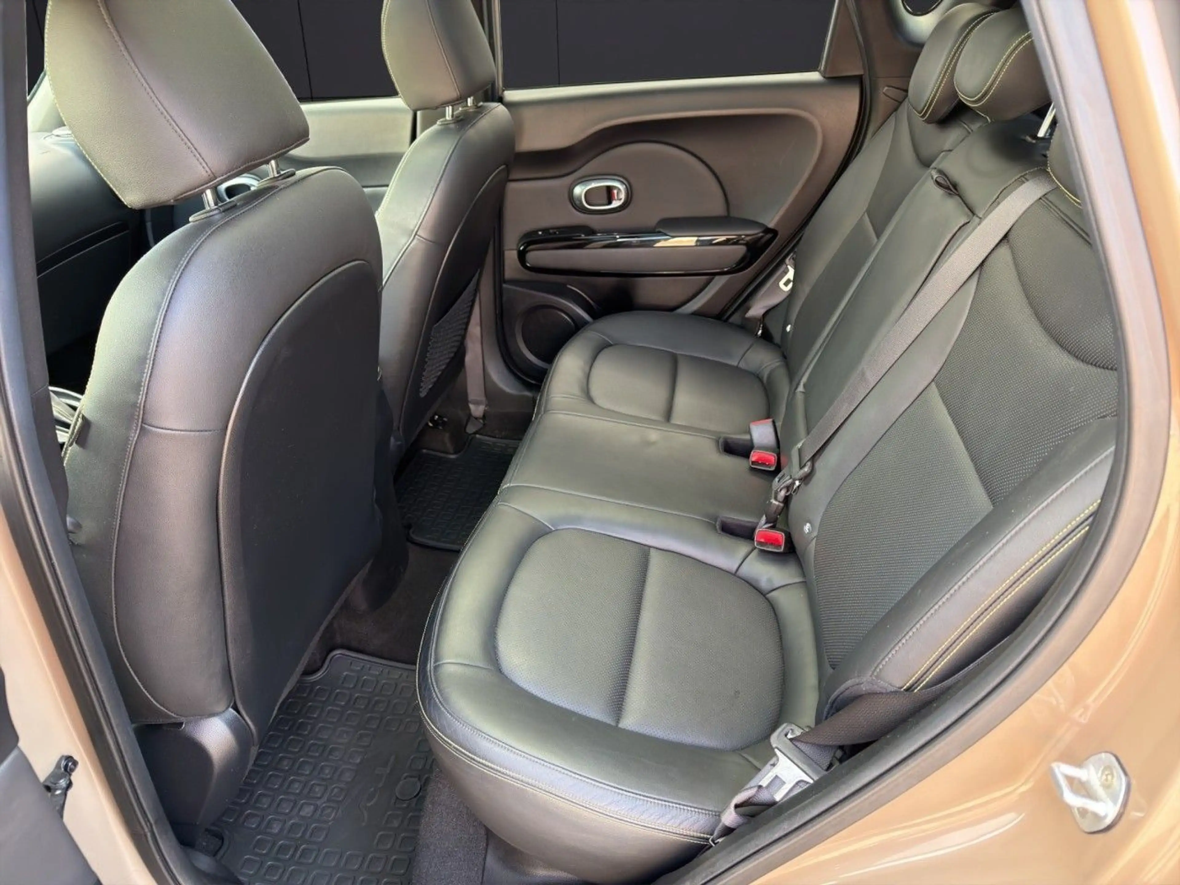 Kia Soul 1,6 CRDI AUT SHZG KAM NAV DAB+ LEDER PANO — photo 13