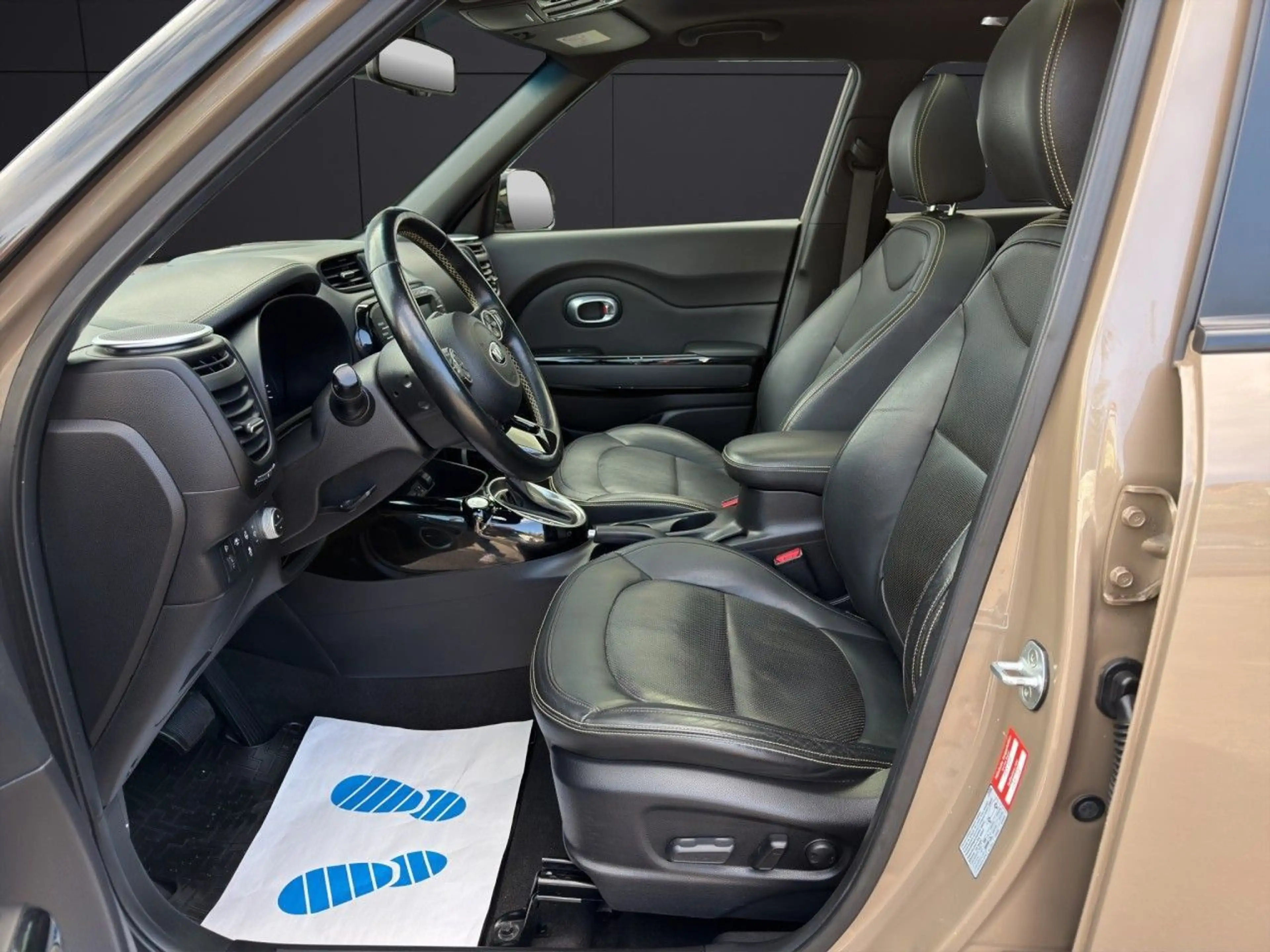 Kia Soul 1,6 CRDI AUT SHZG KAM NAV DAB+ LEDER PANO — photo 9