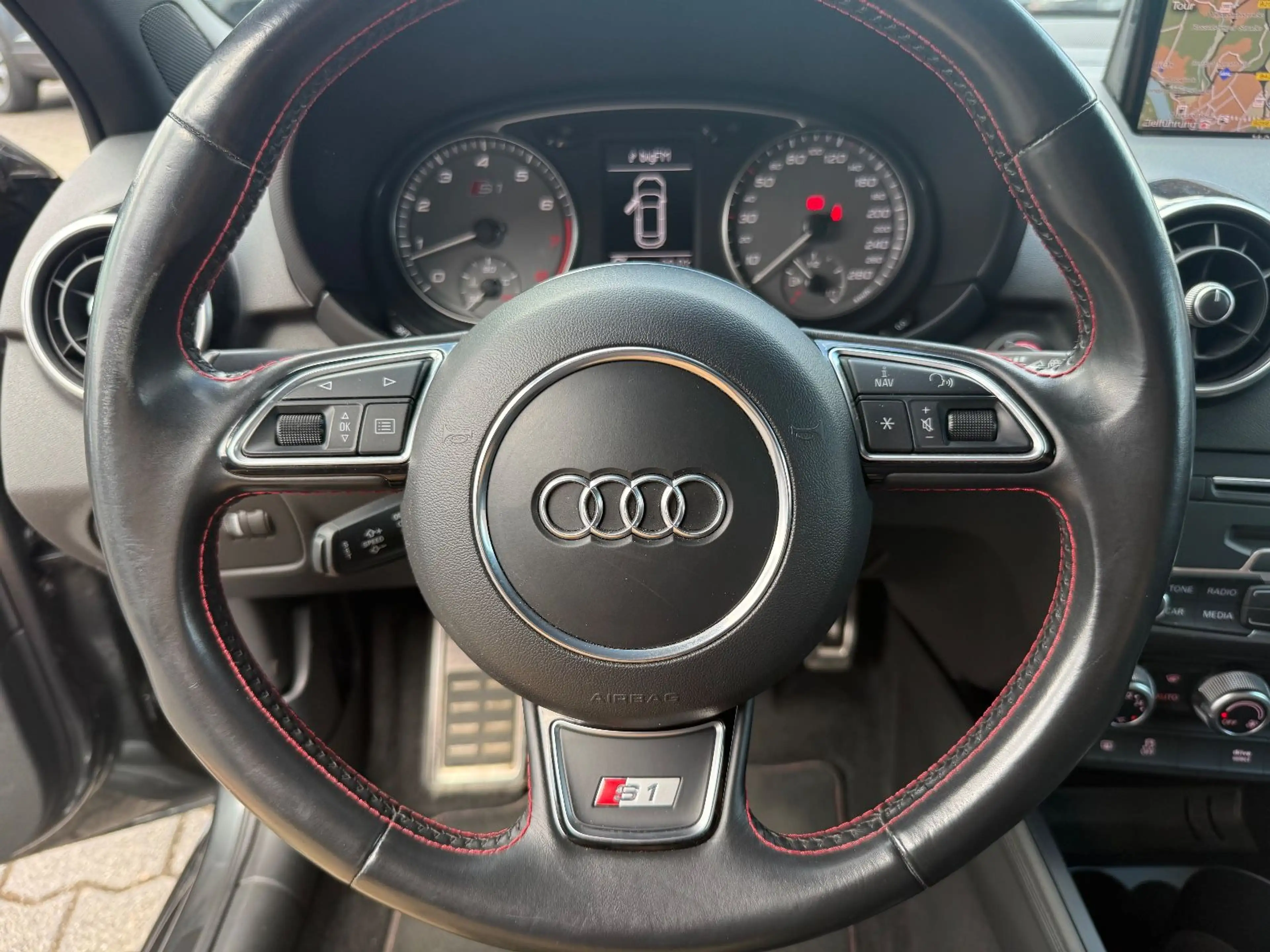Audi S1 Sportback 2.0 TFSI quattro — photo 12