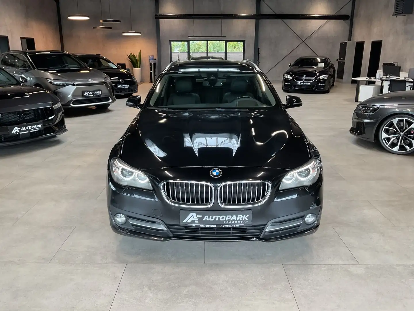 BMW 530 d xDr. Ed. Sport HuD Leder Navi Pano Xenon Schwarz - 2