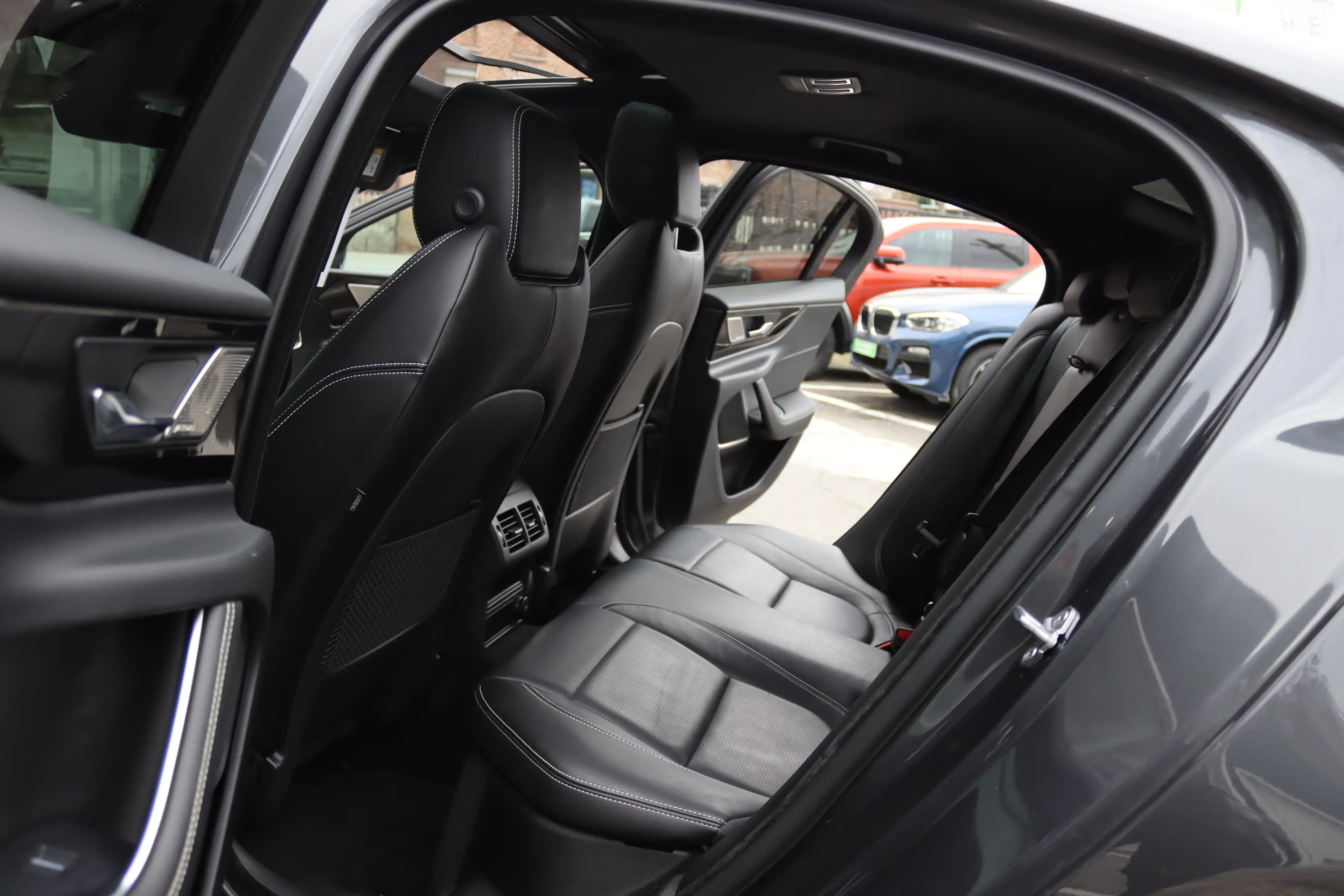 Jaguar XE D180 R-DYNAMIC S TOIT PANO FACELIFT FULL OPTIONS — photo 8