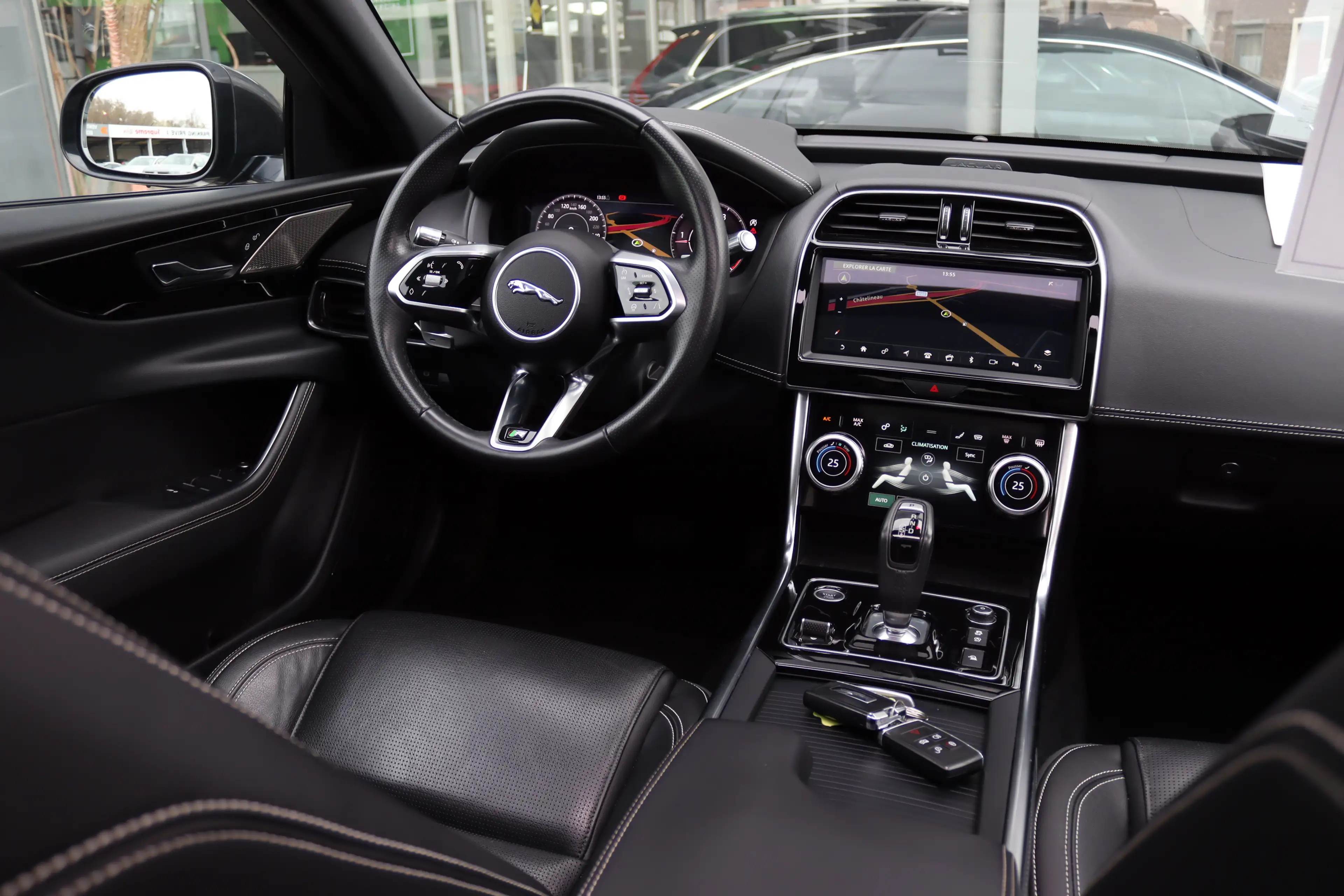 Jaguar XE D180 R-DYNAMIC S TOIT PANO FACELIFT FULL OPTIONS — photo 12