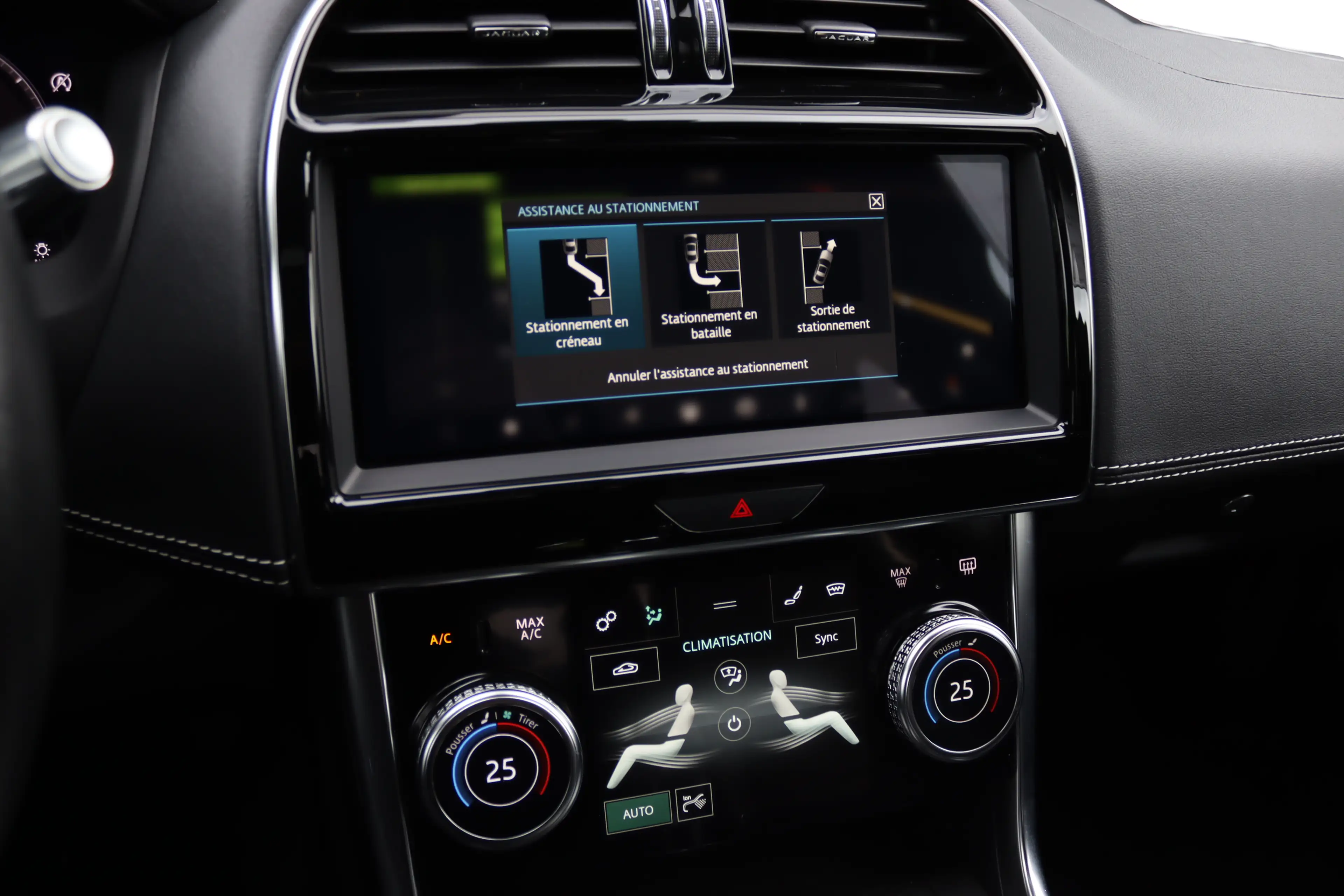 Jaguar XE D180 R-DYNAMIC S TOIT PANO FACELIFT FULL OPTIONS — photo 15