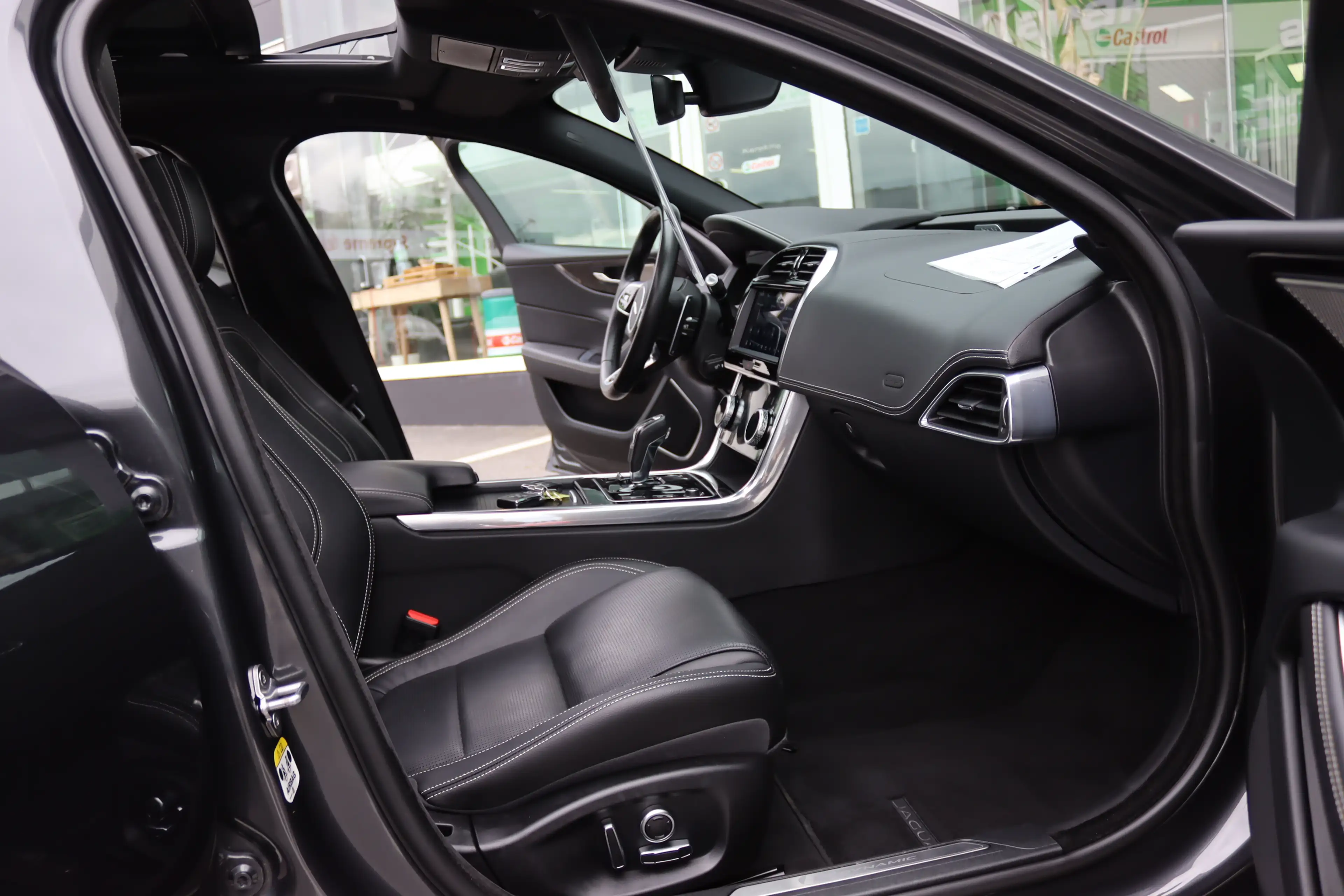 Jaguar XE D180 R-DYNAMIC S TOIT PANO FACELIFT FULL OPTIONS — photo 9