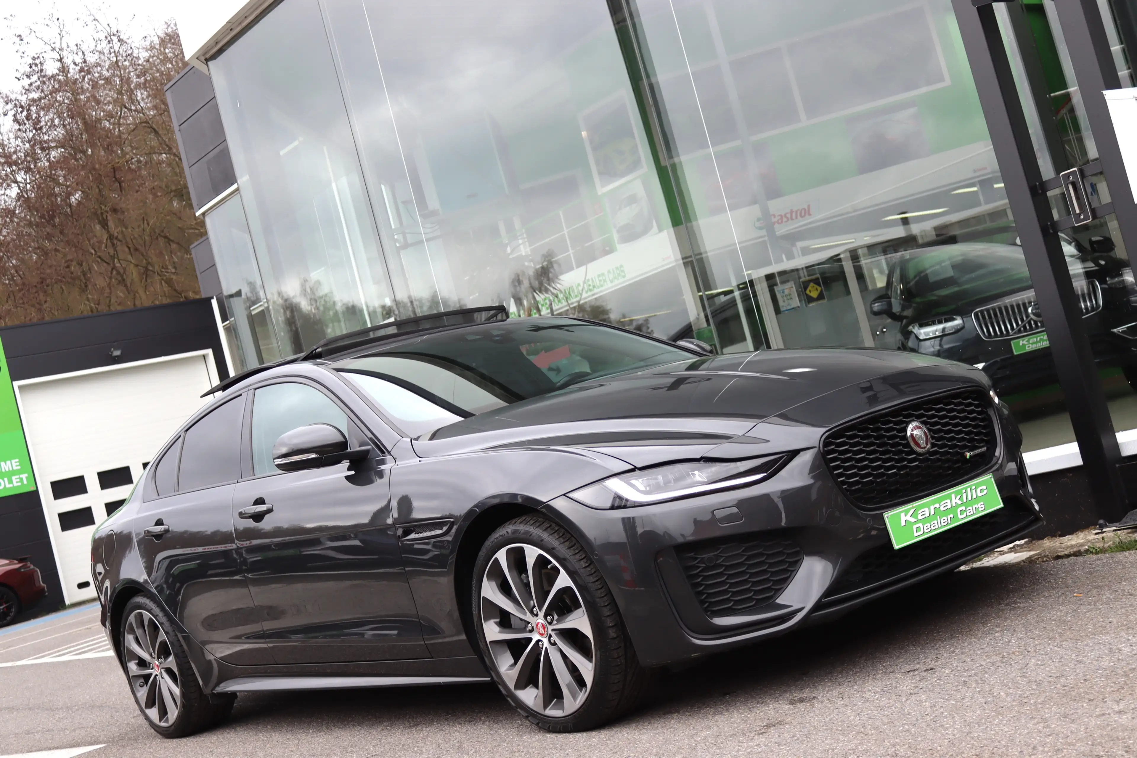 Jaguar XE D180 R-DYNAMIC S TOIT PANO FACELIFT FULL OPTIONS — photo 3