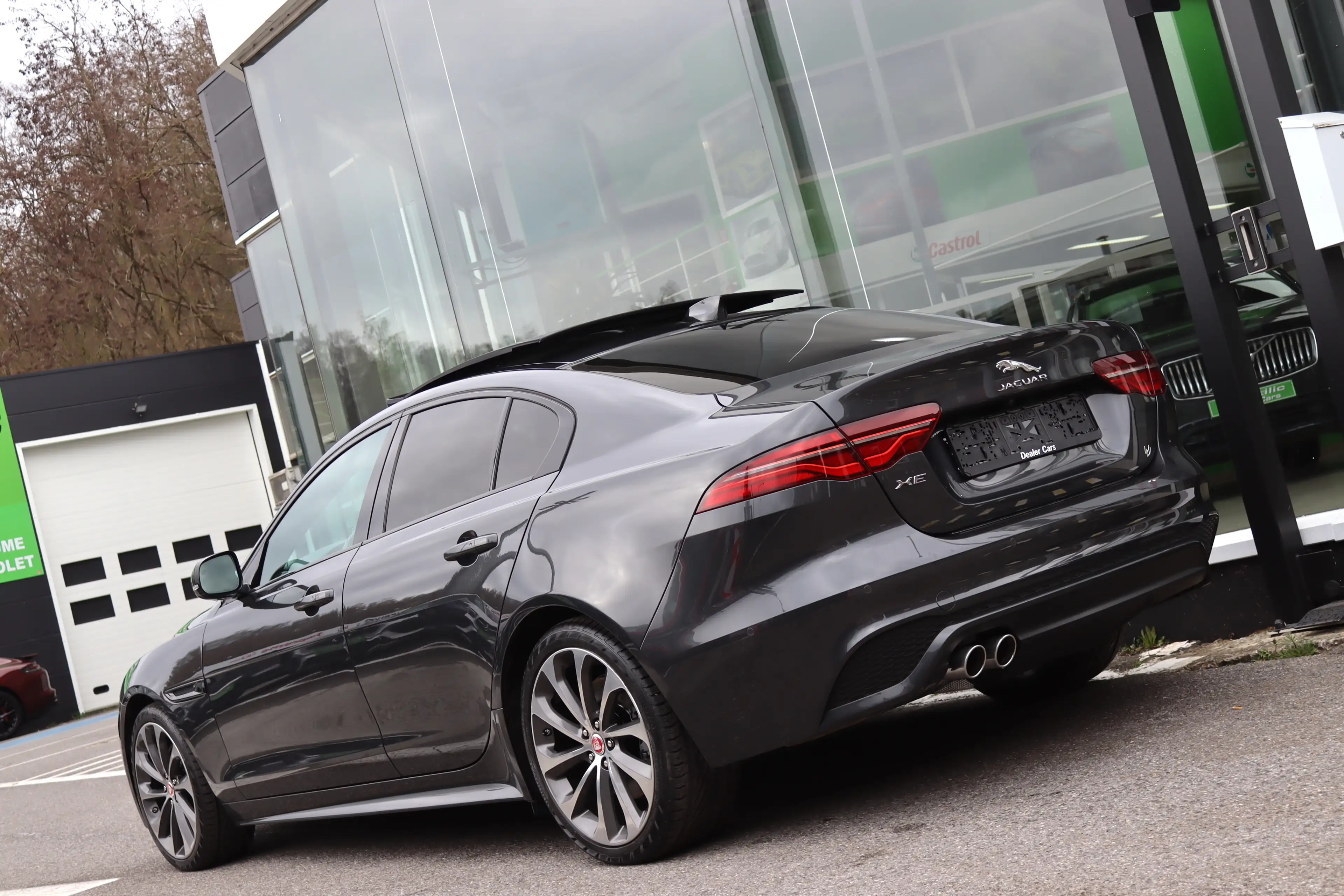 Jaguar XE D180 R-DYNAMIC S TOIT PANO FACELIFT FULL OPTIONS — photo 2
