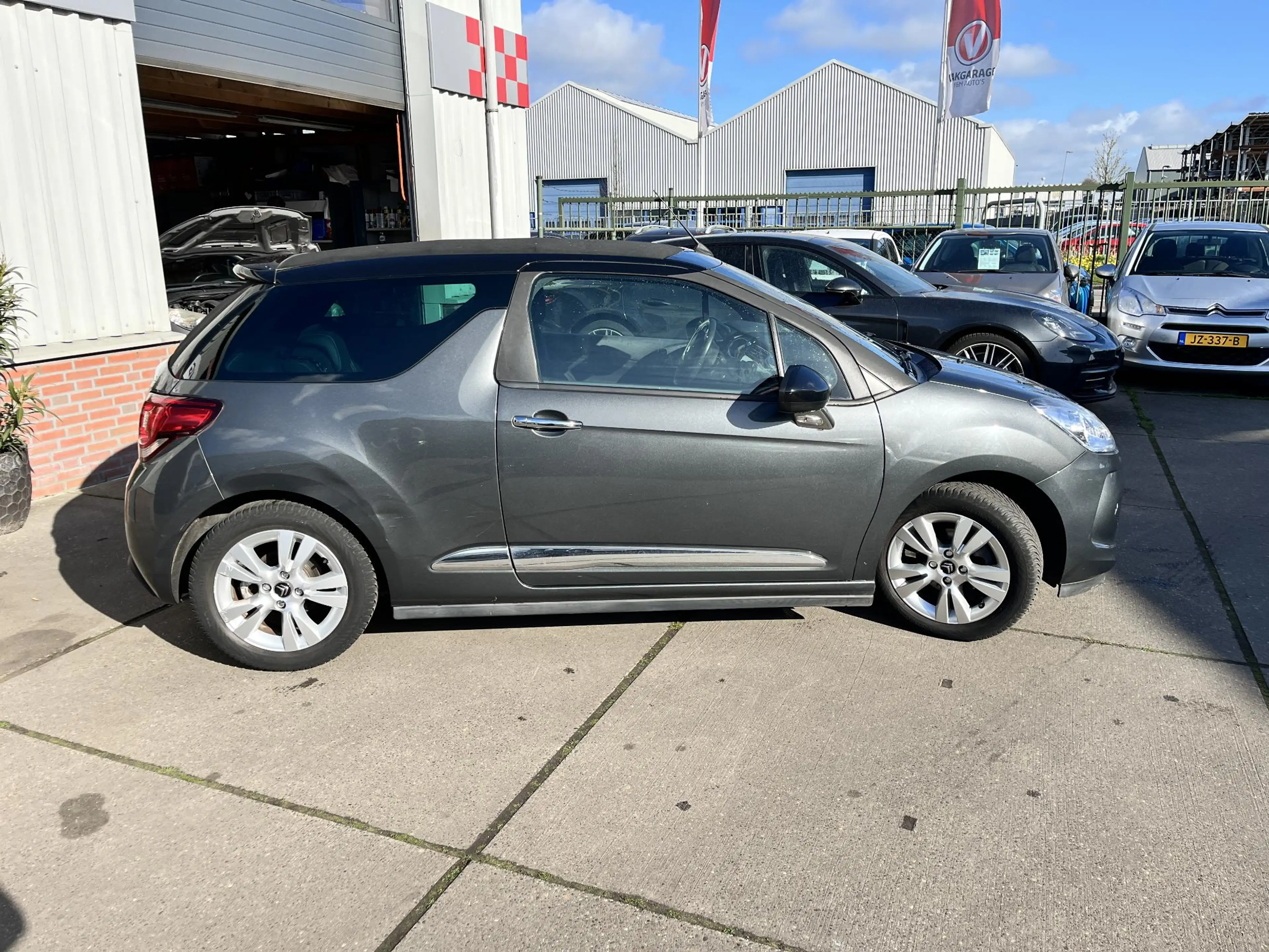 Citroen DS3 Cabrio 1.6 VTi So Chic — photo 4