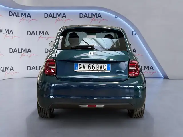 Fiat 500e view 4