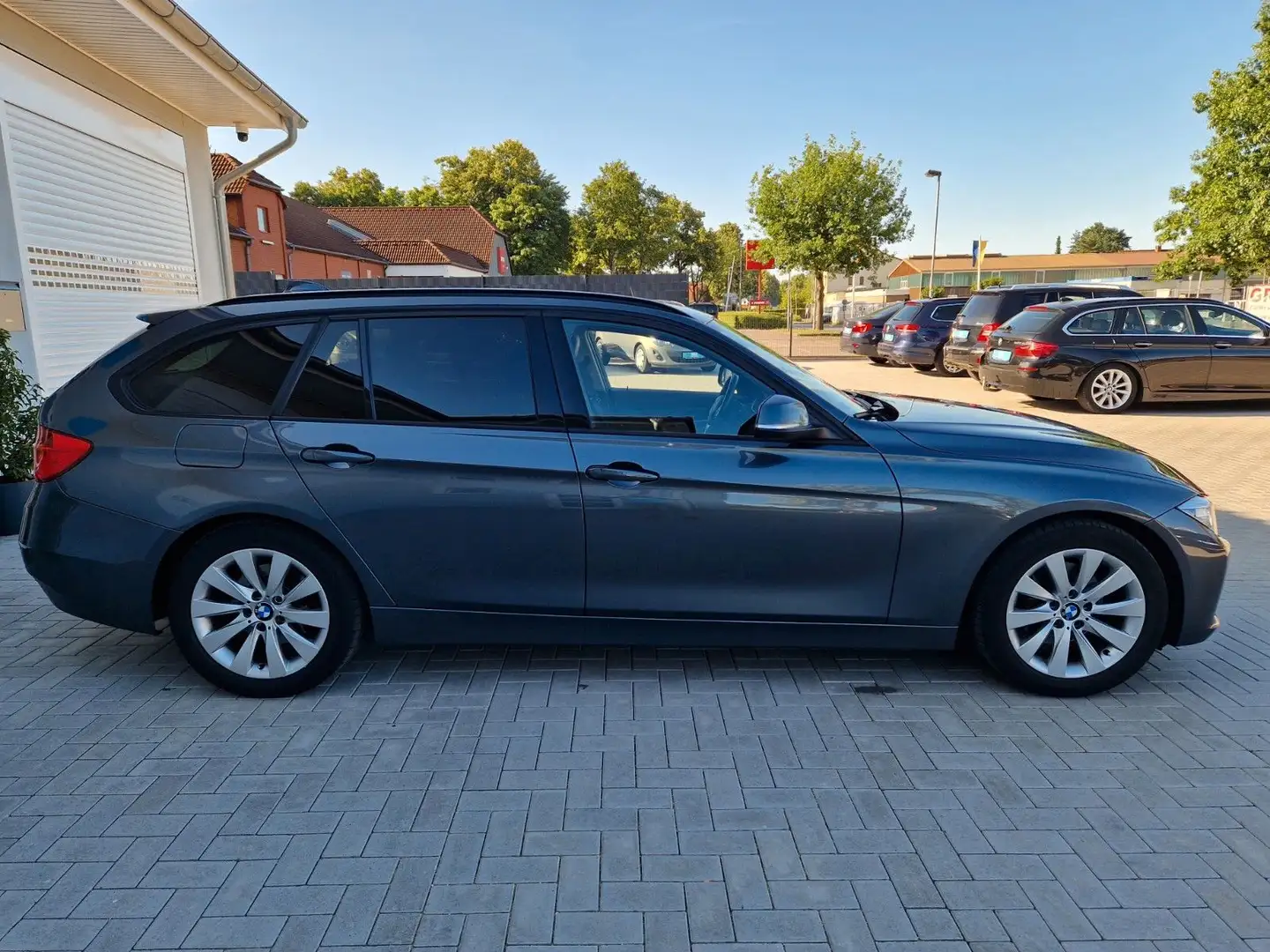 BMW 320 d+Automatik+Bi-Xenon+Navi Grey - 2