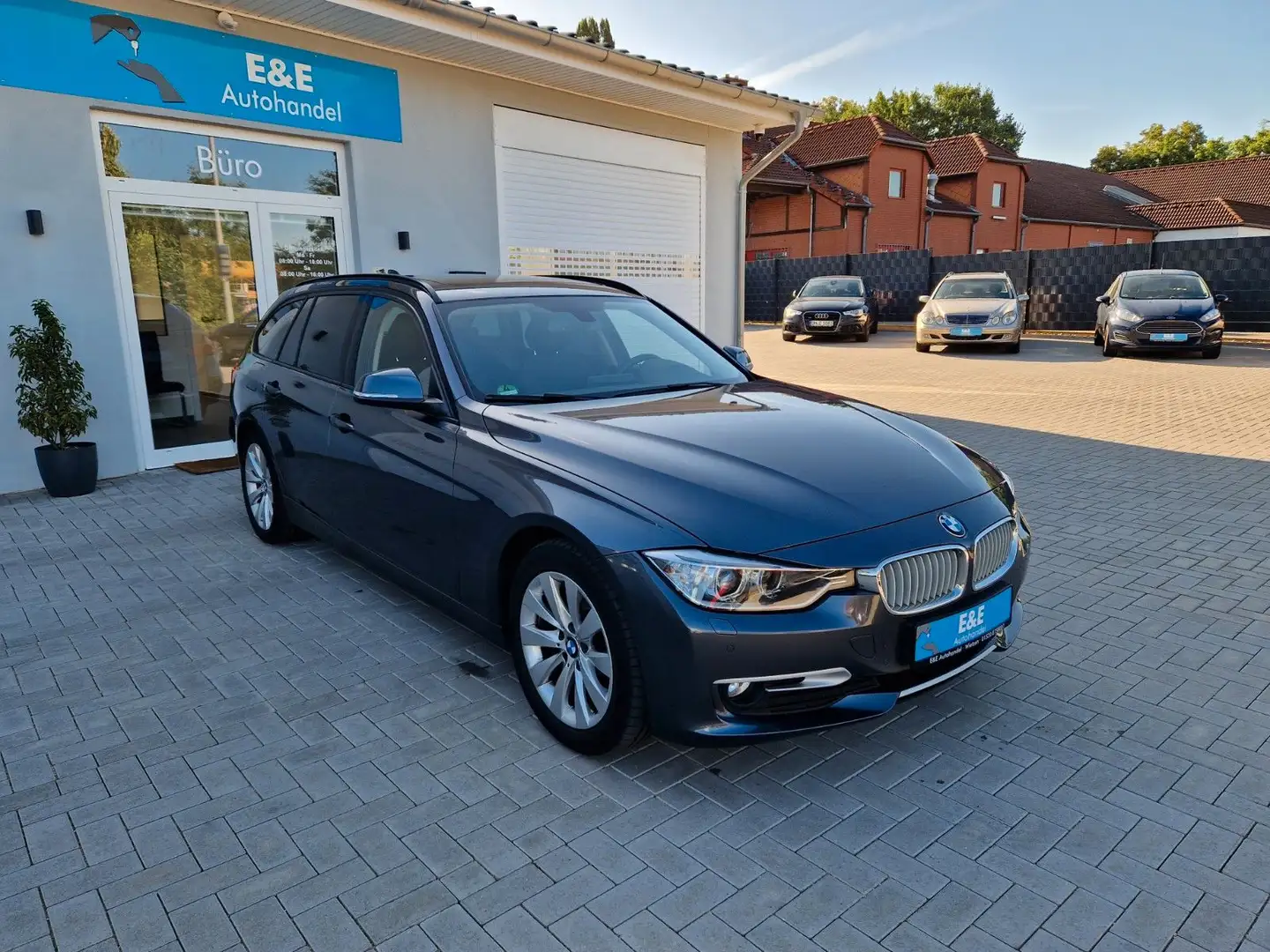 BMW 320 d+Automatik+Bi-Xenon+Navi Grey - 1
