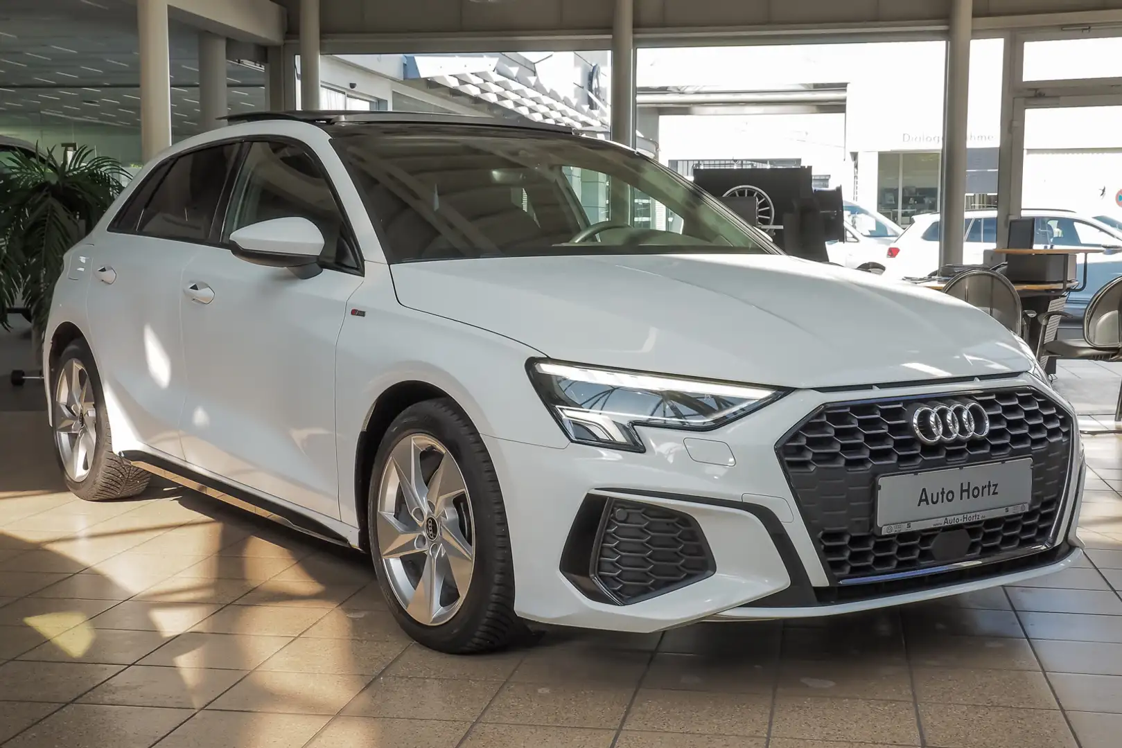 Audi A3 Sportback 30 S line, Panorama, Allwetter, Navi Blanc - 2