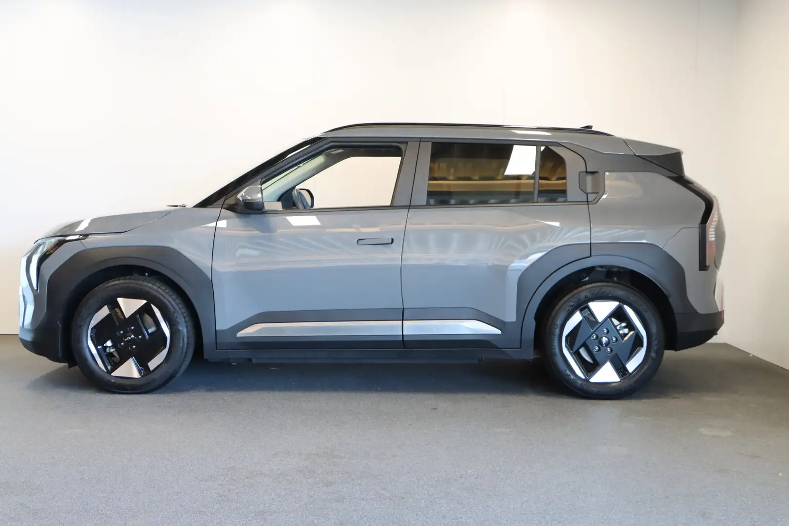 Kia EV3 Plus 58.3 kWh Gri - 2