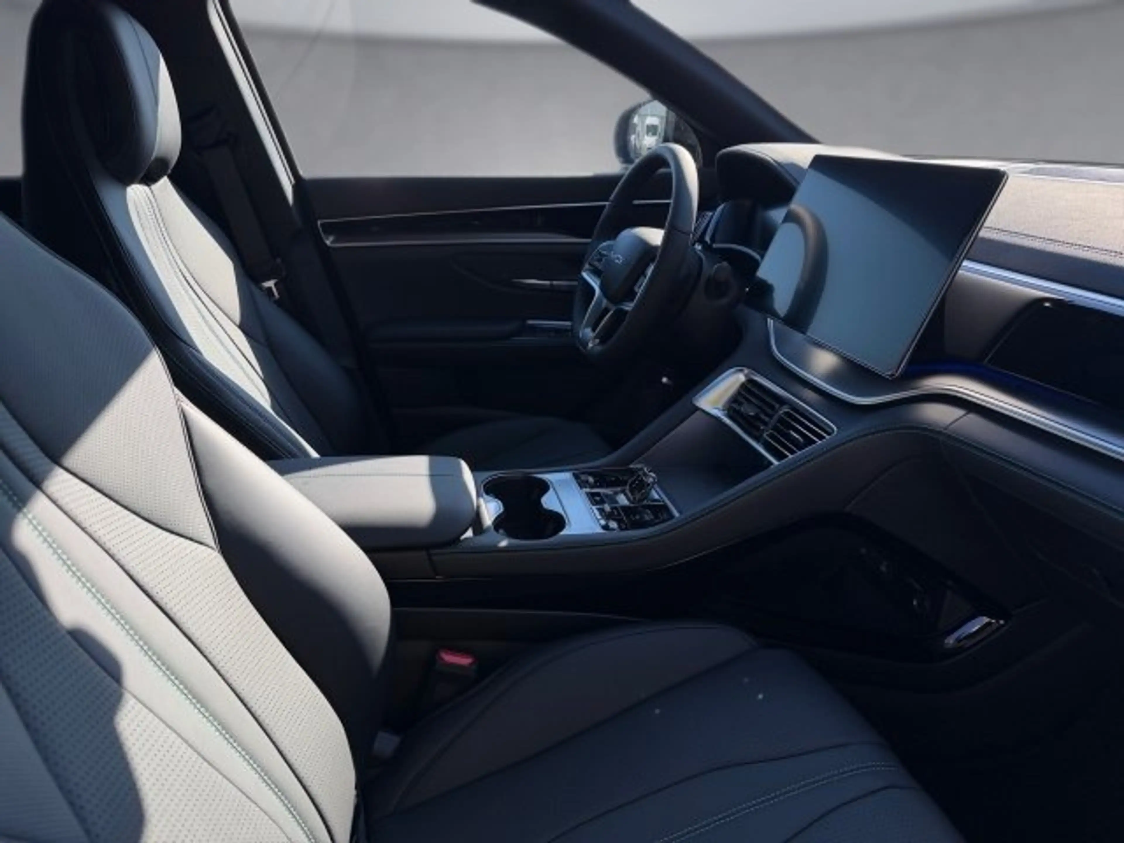 BYD Seal U DM-i Design AWD — photo 11